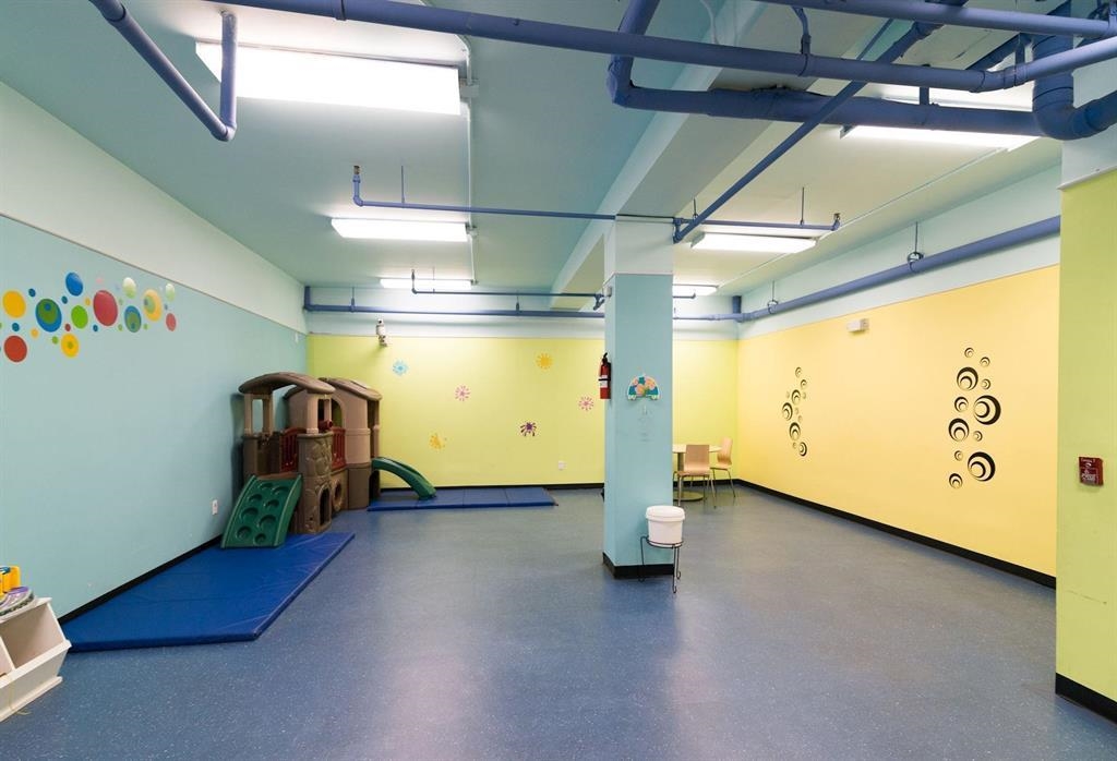 227 CHRISTOPHER COLUMBUS DR