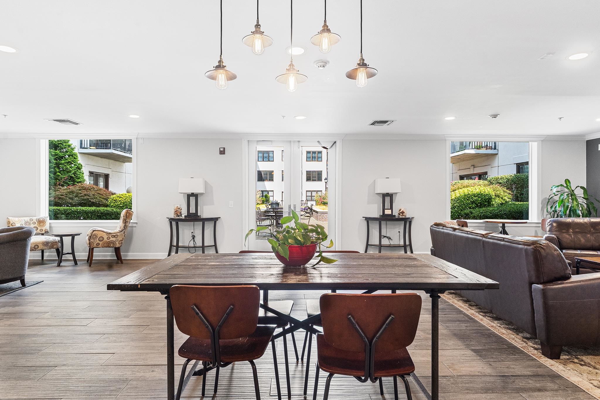 1201 ADAMS ST Unit: 610