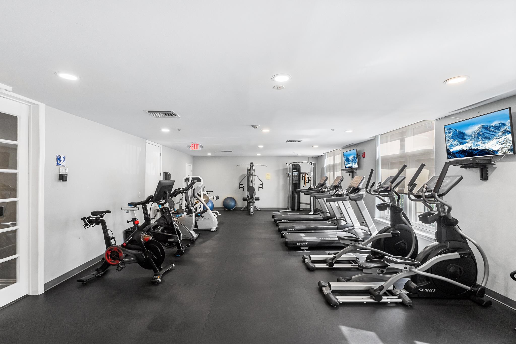 1201 ADAMS ST Unit: 610