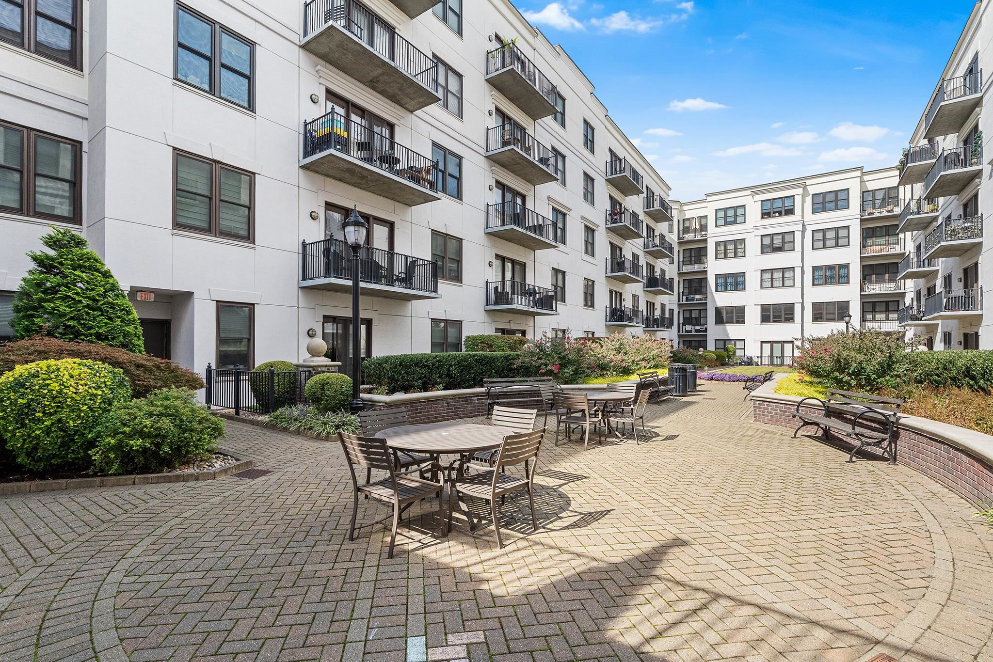 1201 ADAMS ST Unit: 610