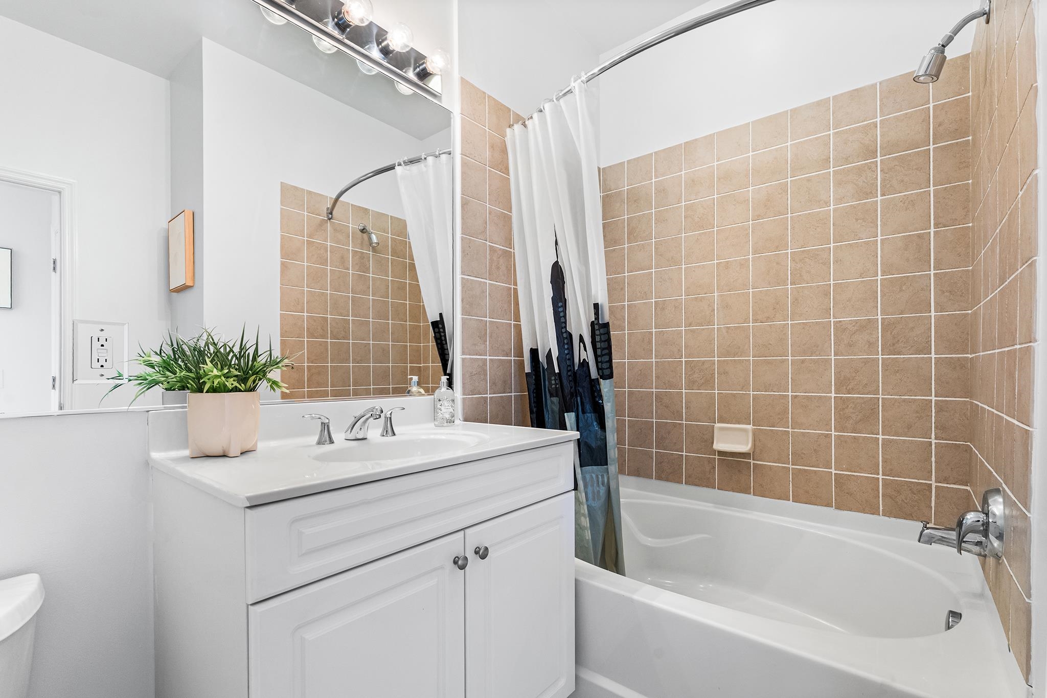 1201 ADAMS ST Unit: 610