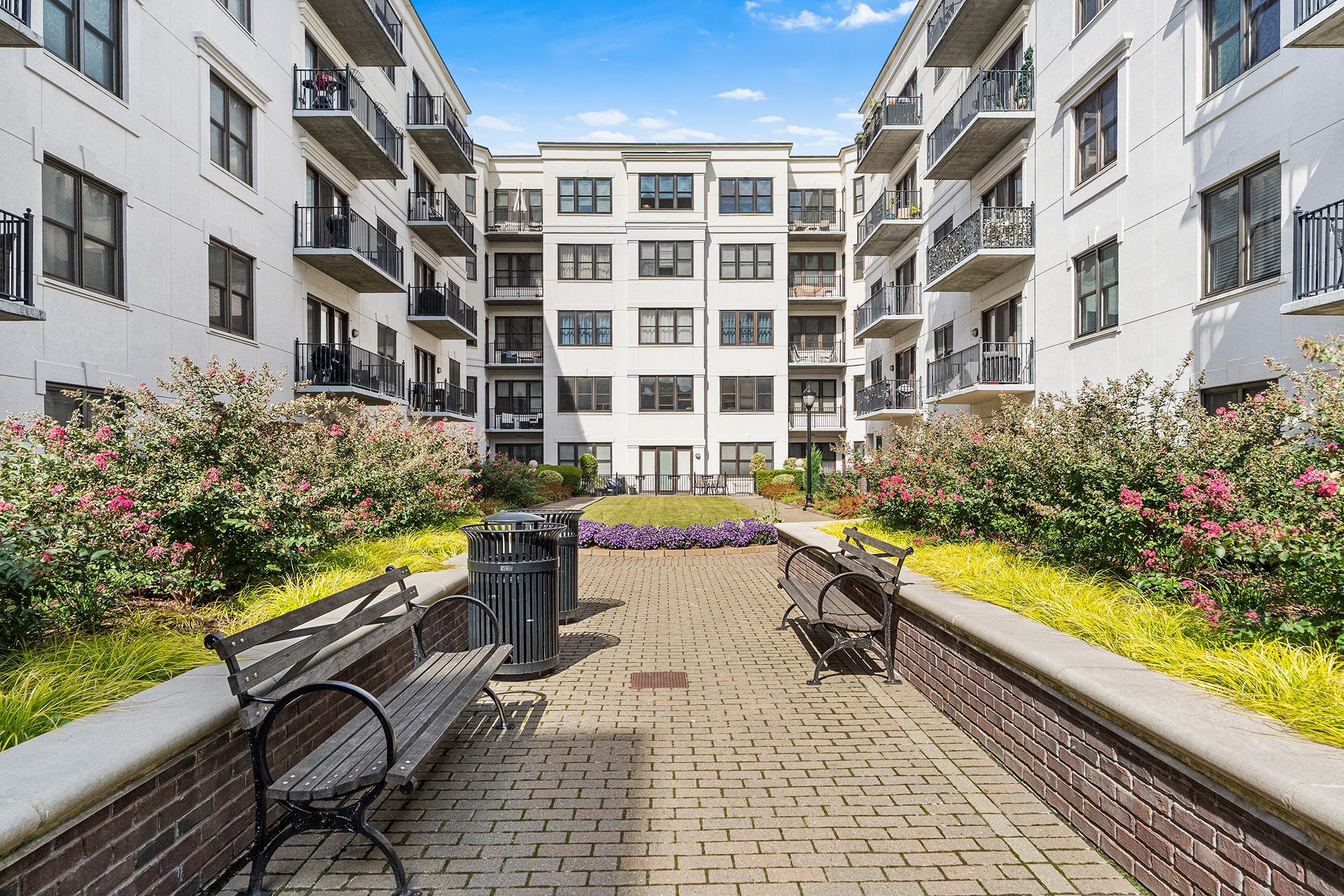 1201 ADAMS ST Unit: 610