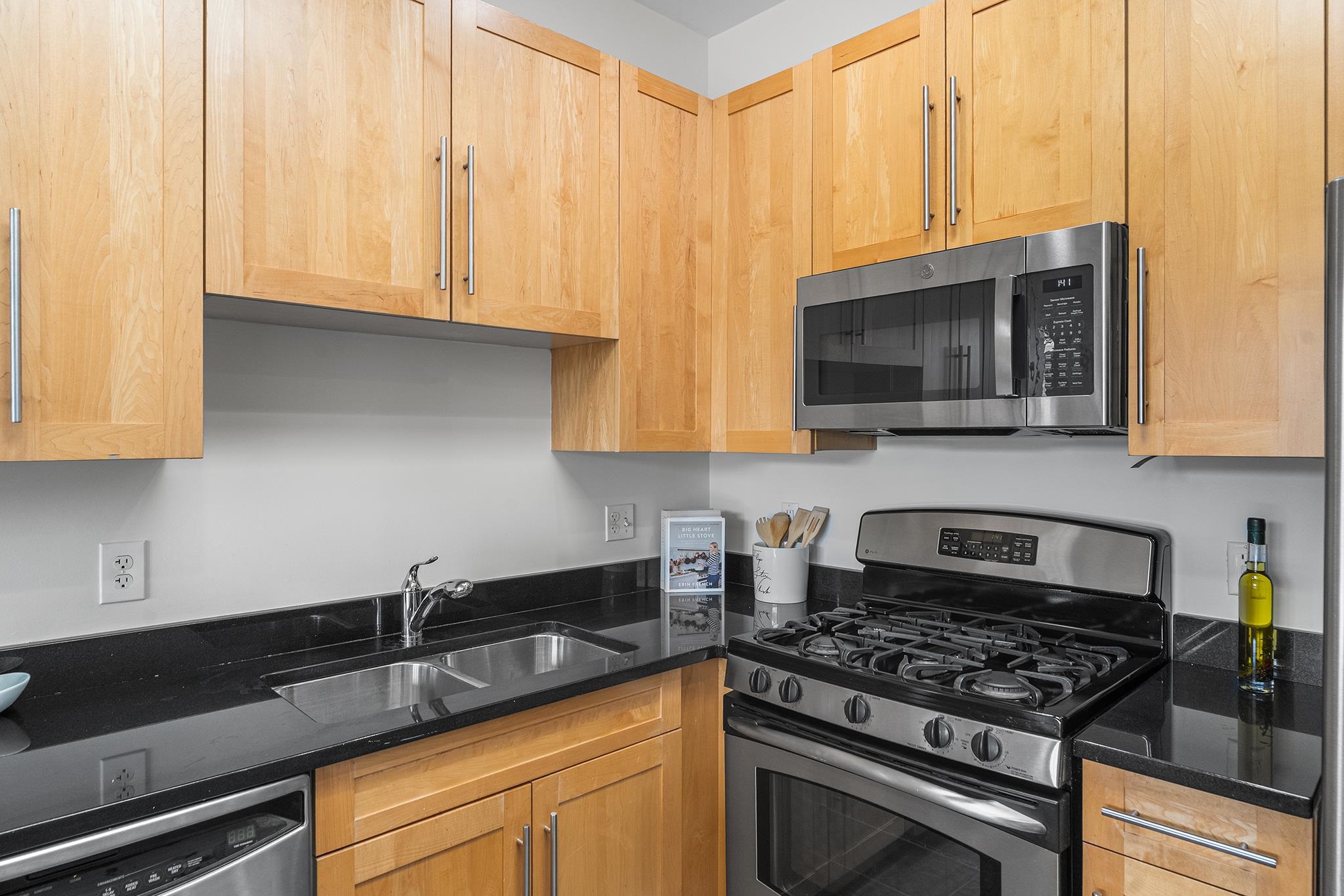 1201 ADAMS ST Unit: 610