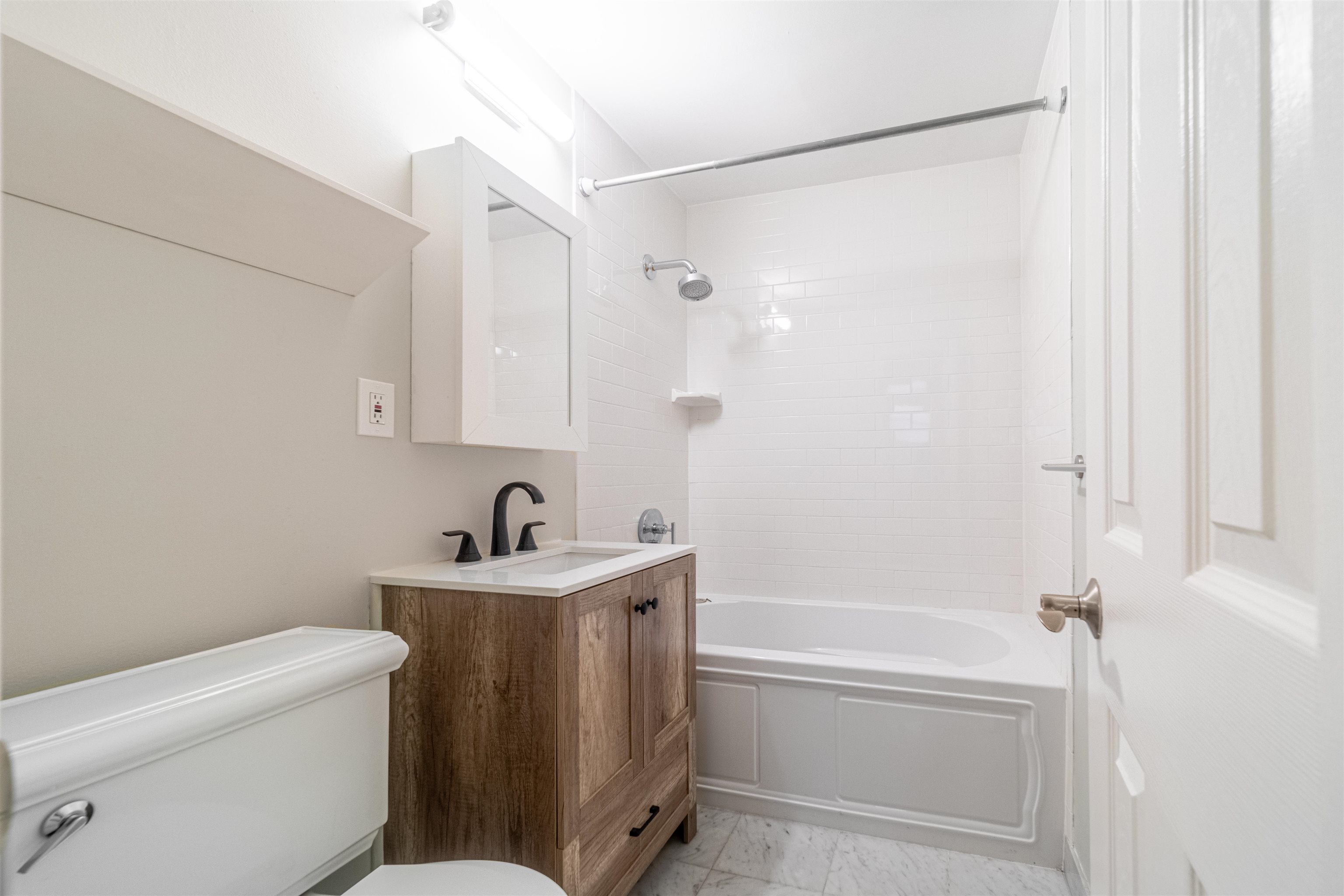 227 CHRISTOPHER COLUMBUS DR Unit: 335B