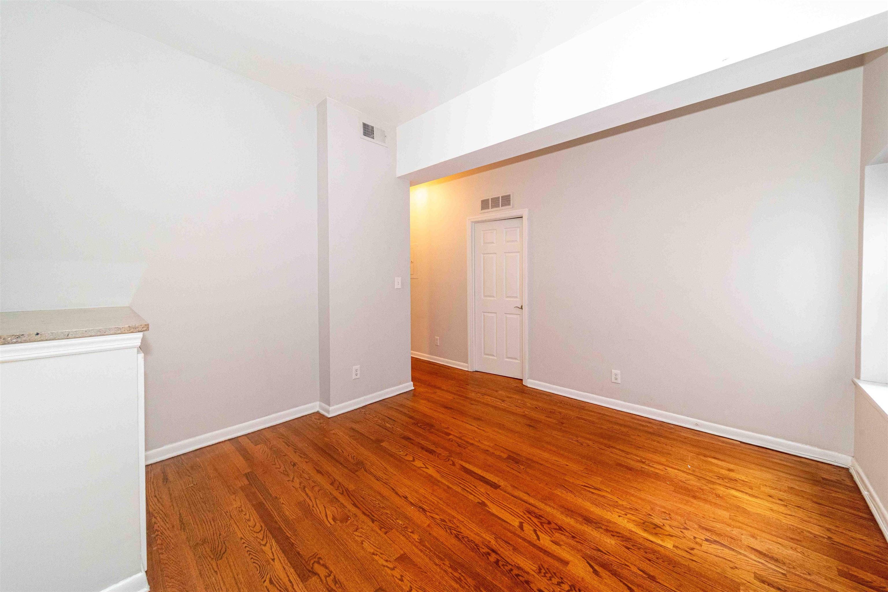 227 CHRISTOPHER COLUMBUS DR Unit: 335B