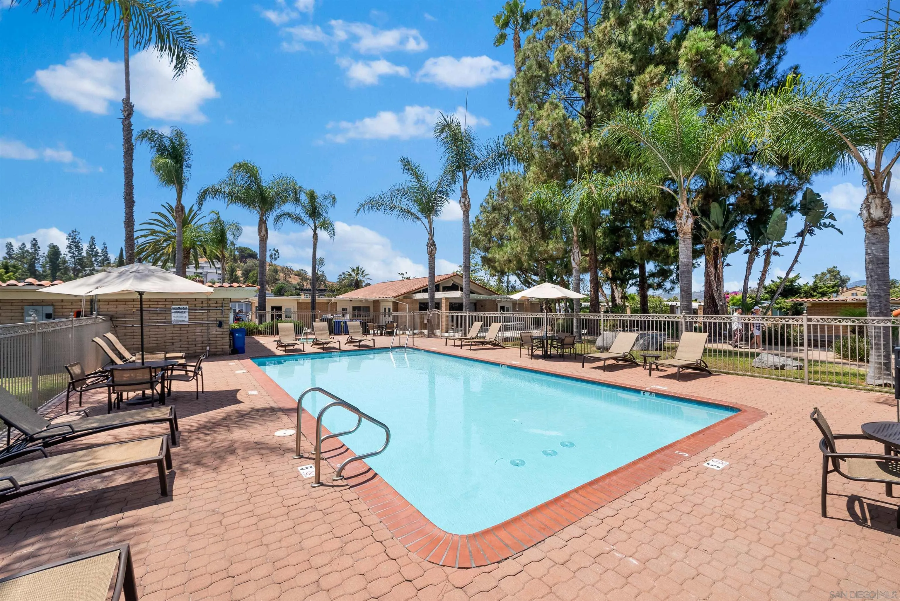 450 E Bradley Unit 121
