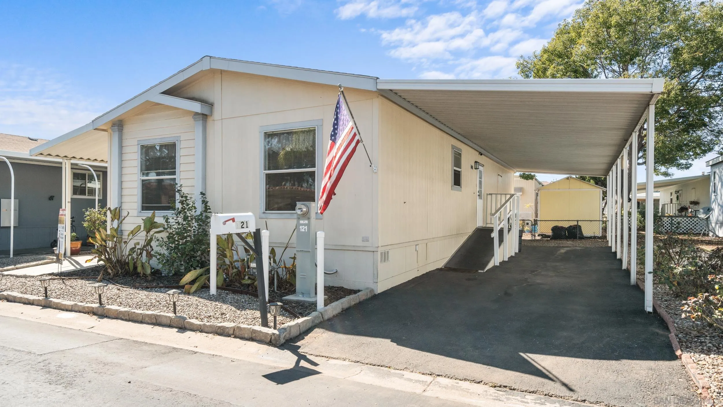 450 E Bradley Unit 121