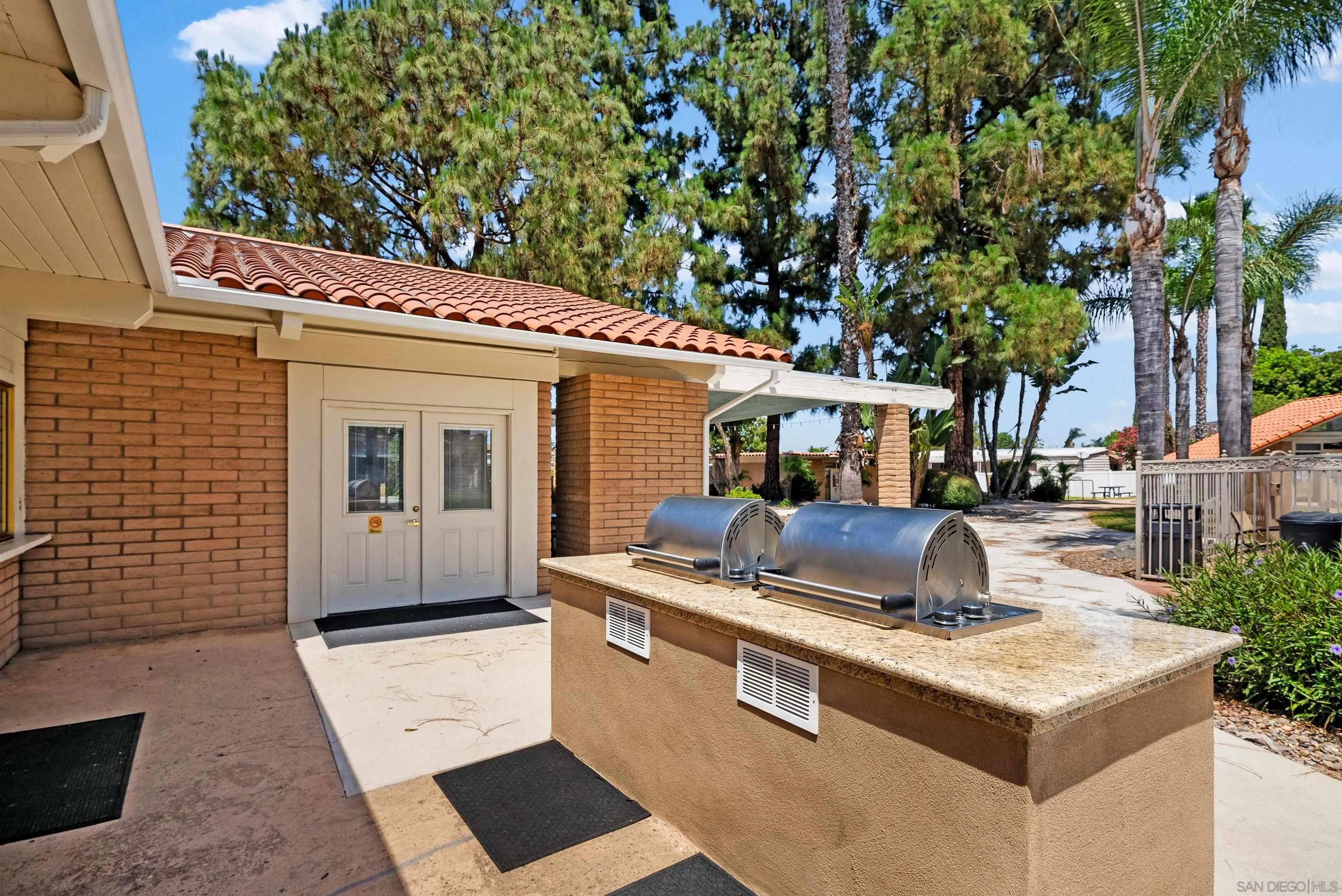 450 E Bradley Unit 121