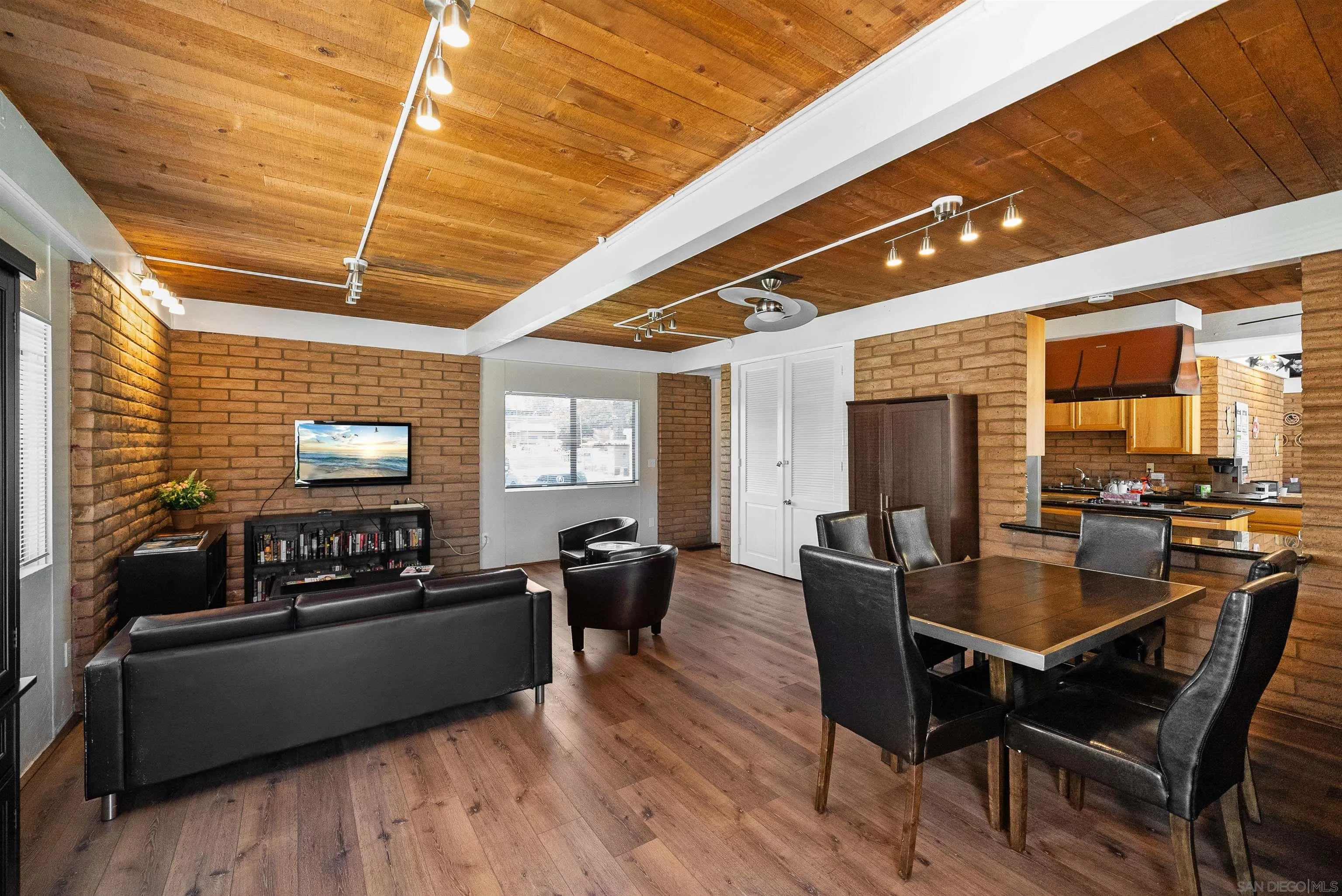 450 E Bradley Unit 121