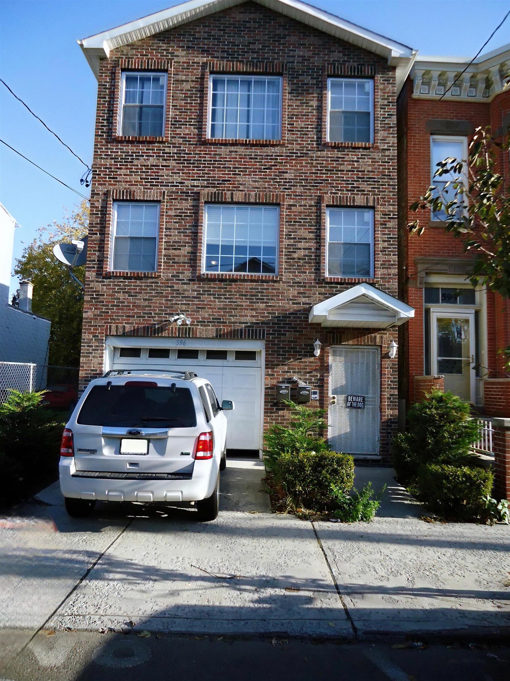 596 BRAMHALL AVE