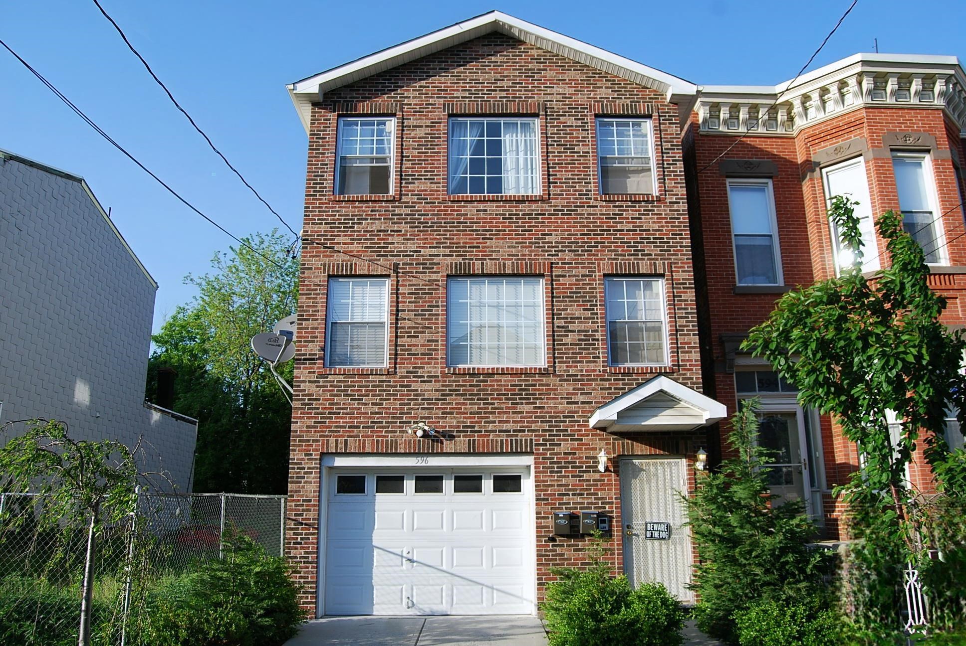 596 BRAMHALL AVE