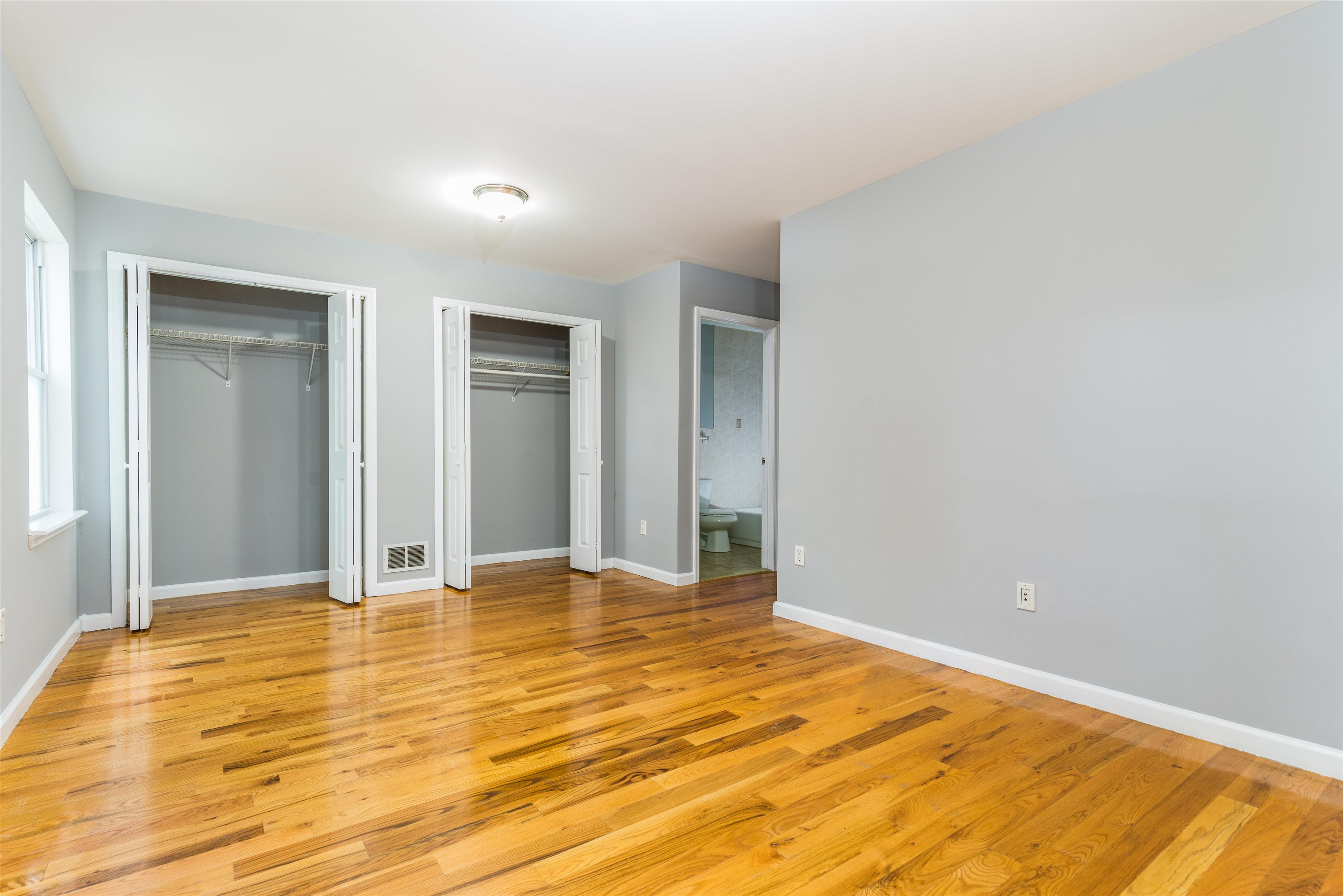596 BRAMHALL AVE