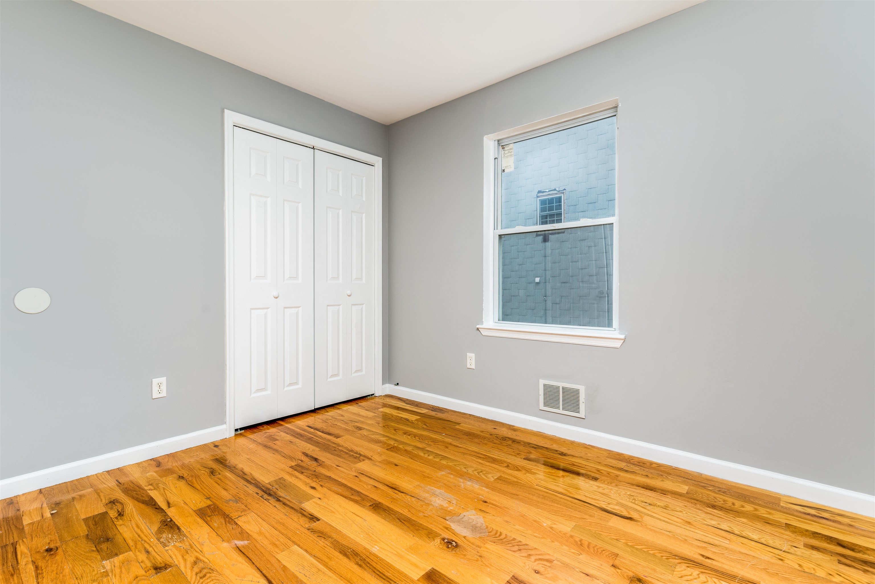 596 BRAMHALL AVE