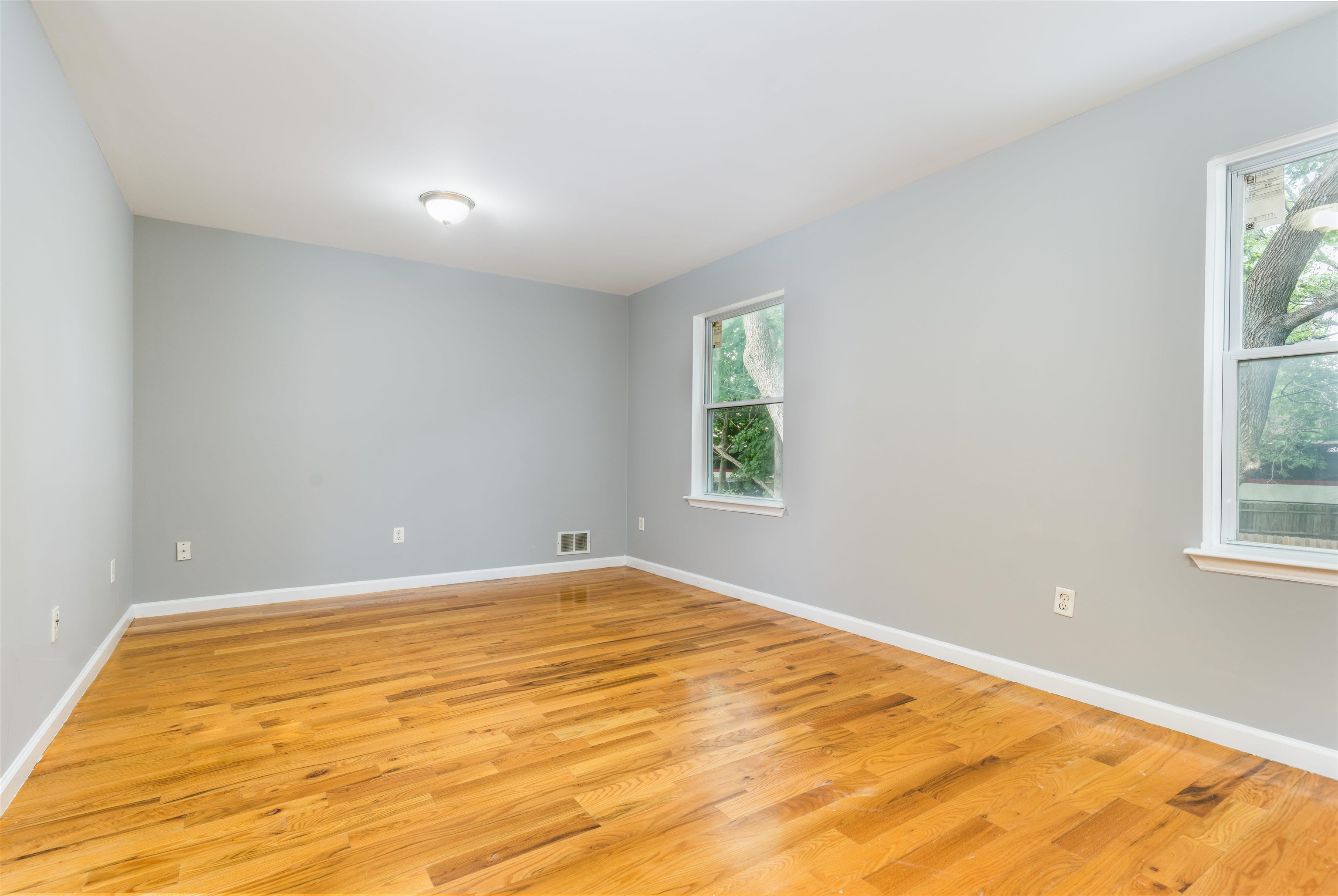 596 BRAMHALL AVE