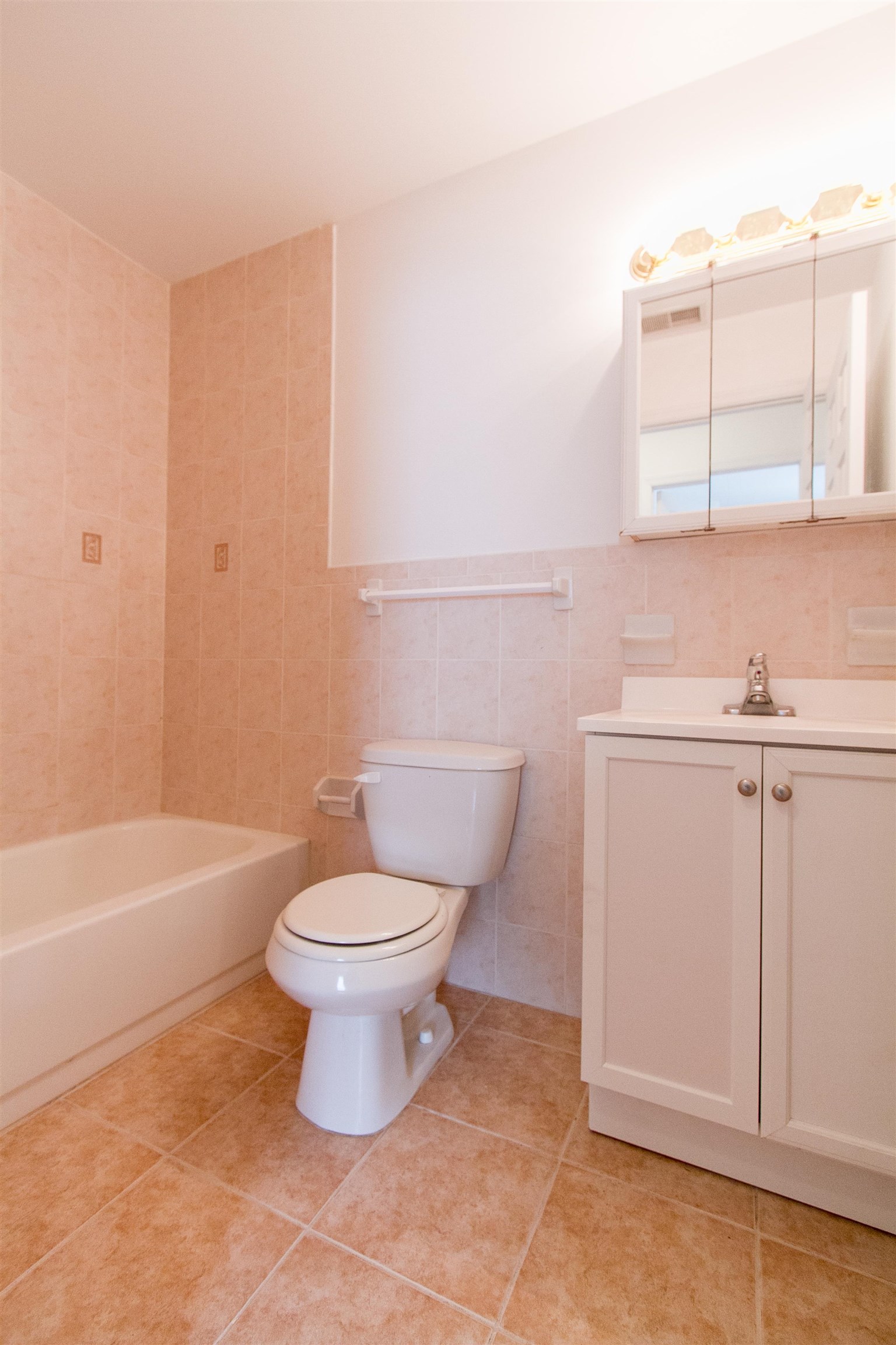 596 BRAMHALL AVE