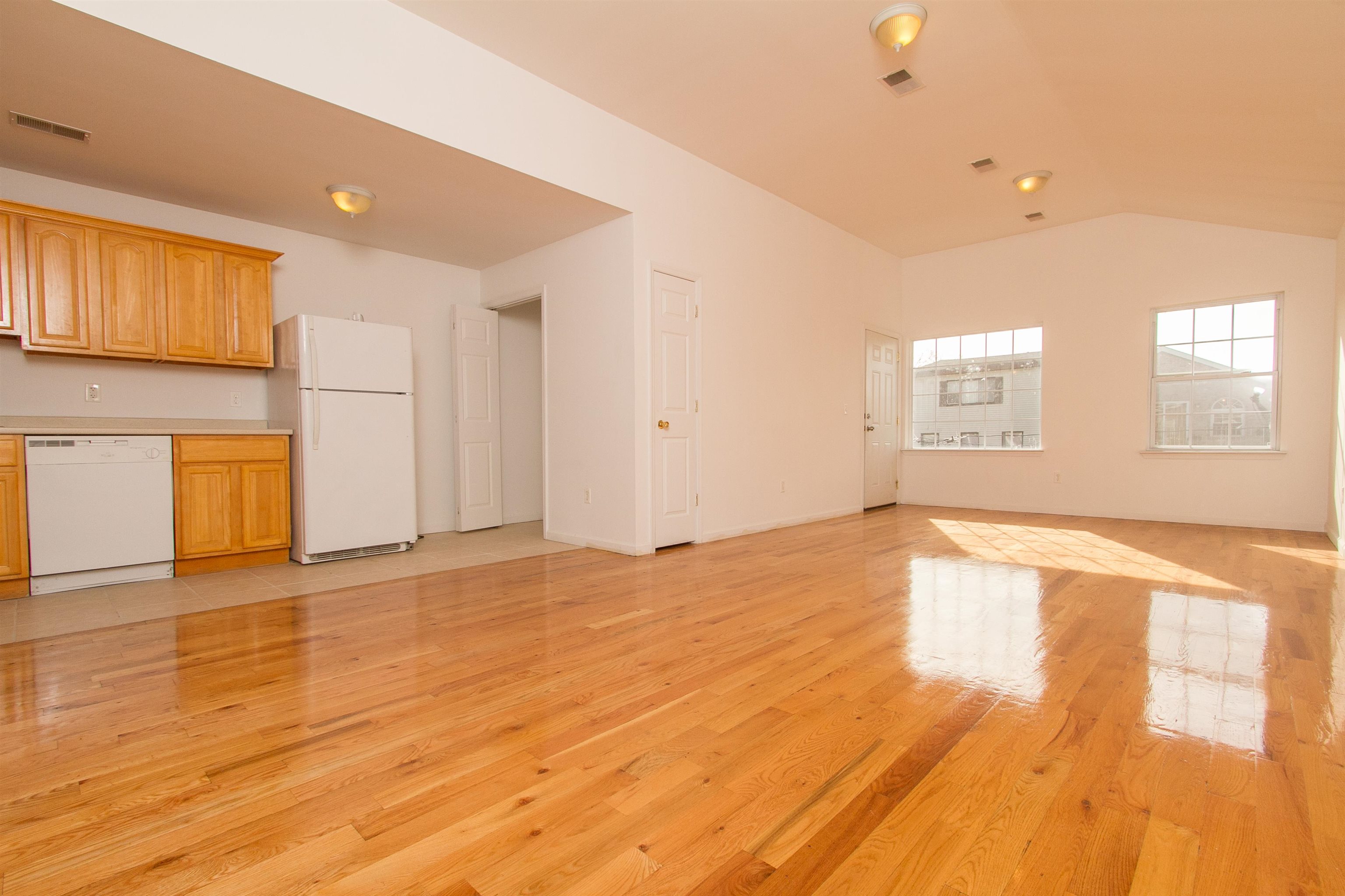 596 BRAMHALL AVE