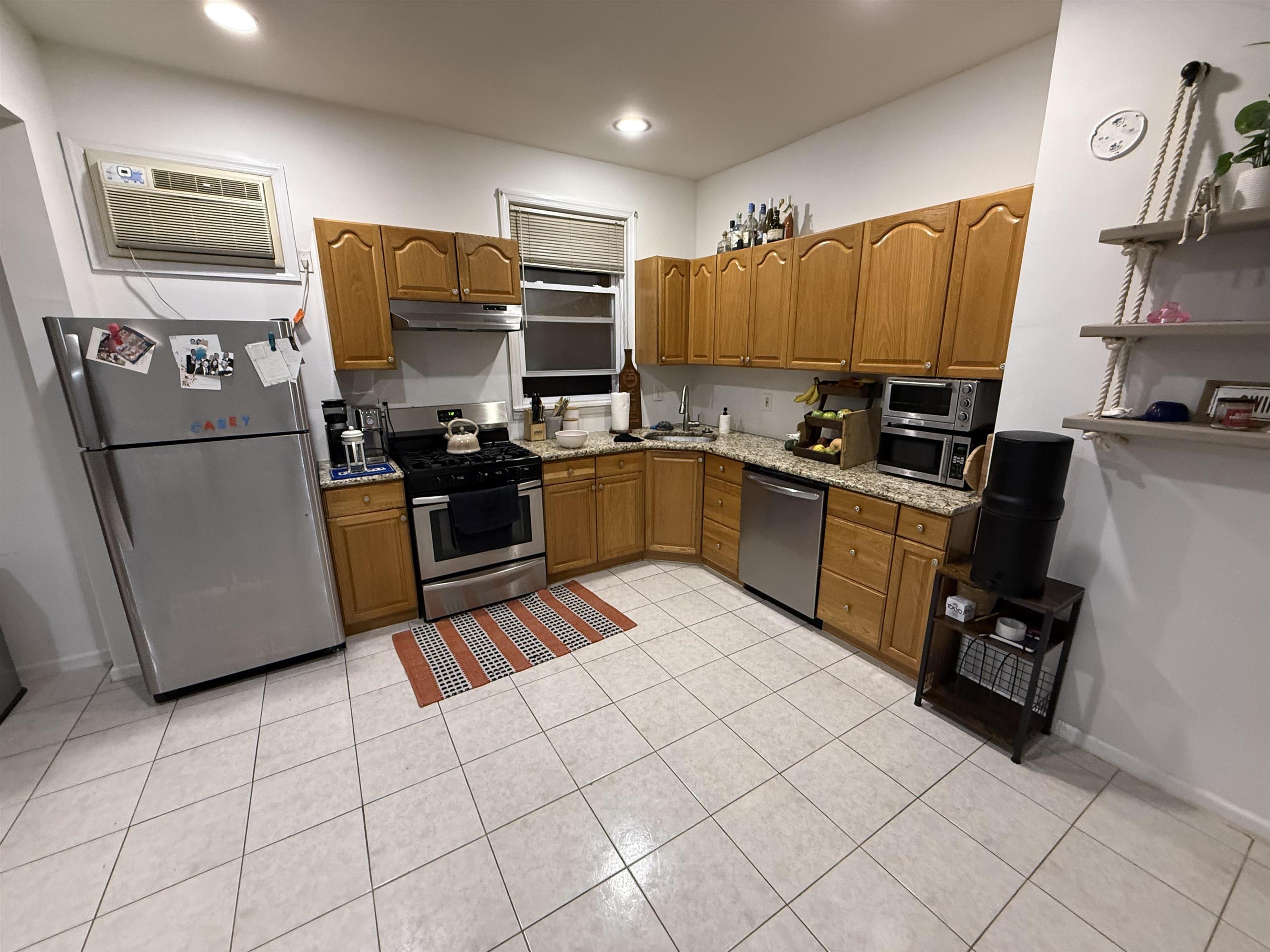 124 SHIPPEN ST Unit: 1