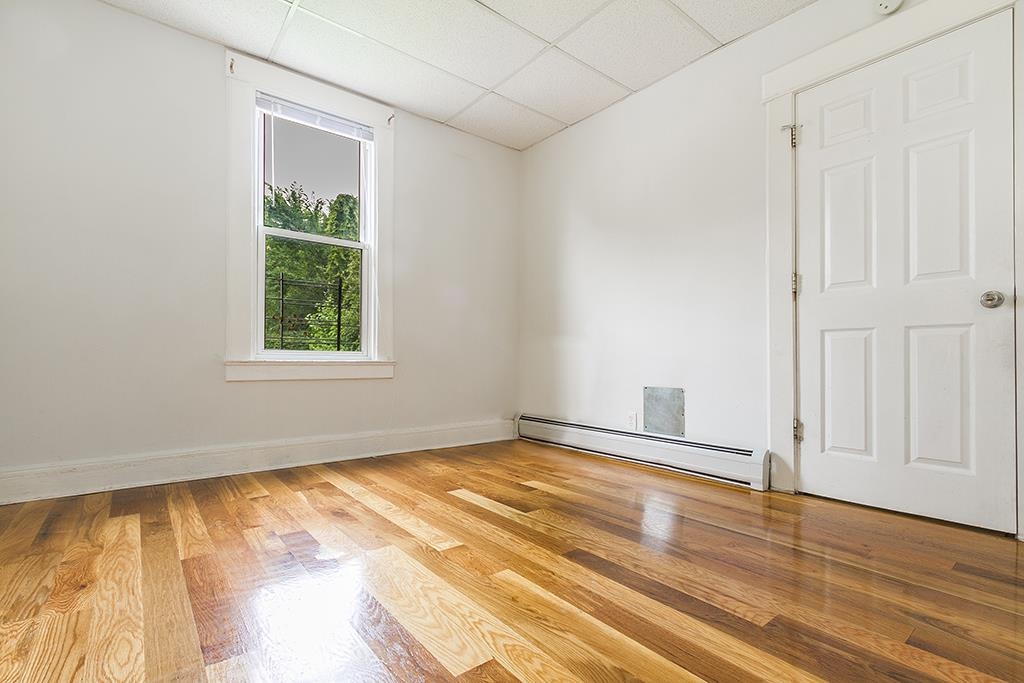 123 CUSTER AVE
