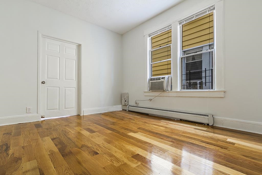 123 CUSTER AVE
