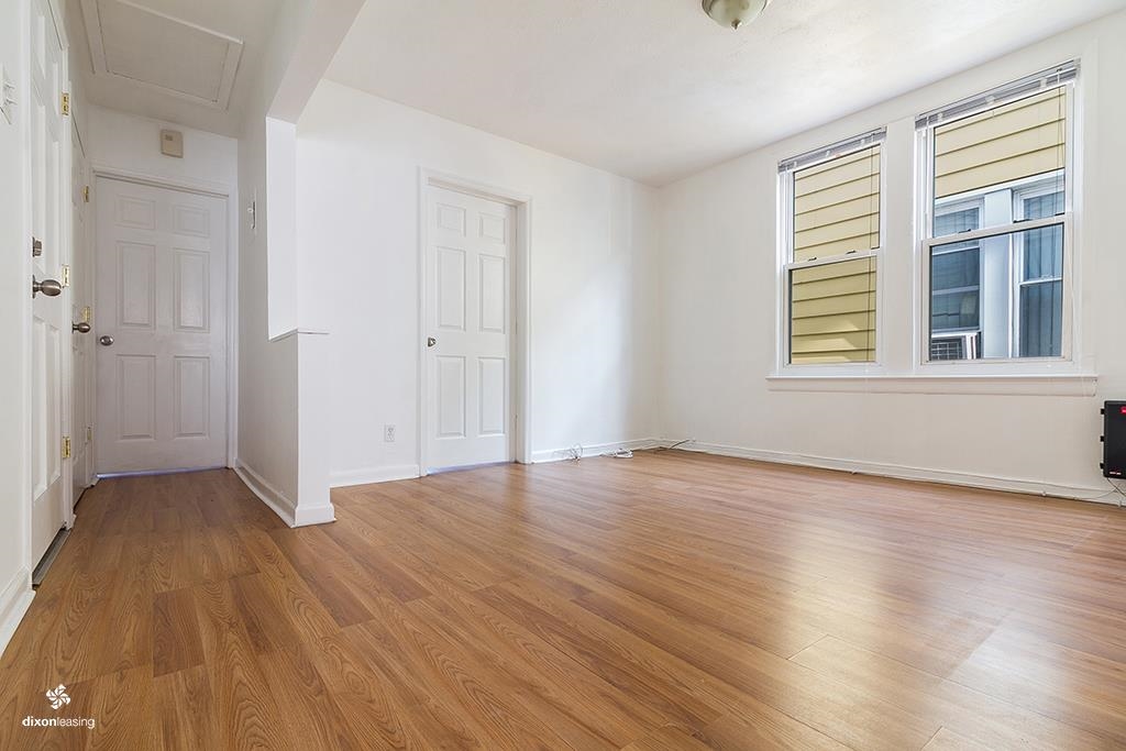 123 CUSTER AVE