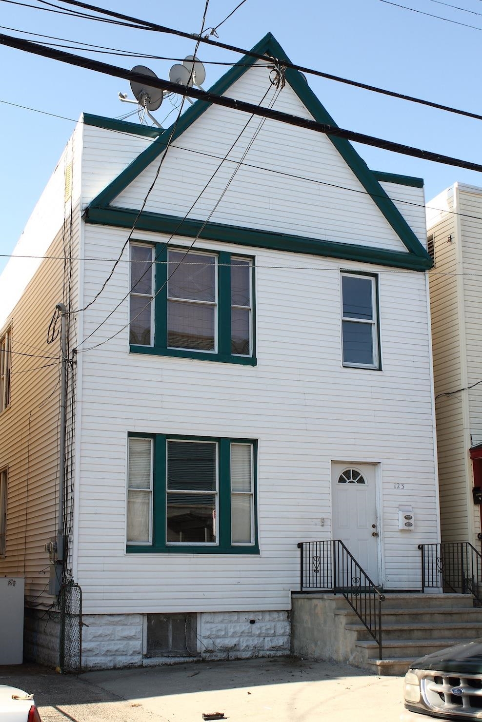 123 CUSTER AVE