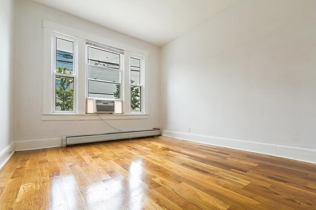 123 CUSTER AVE