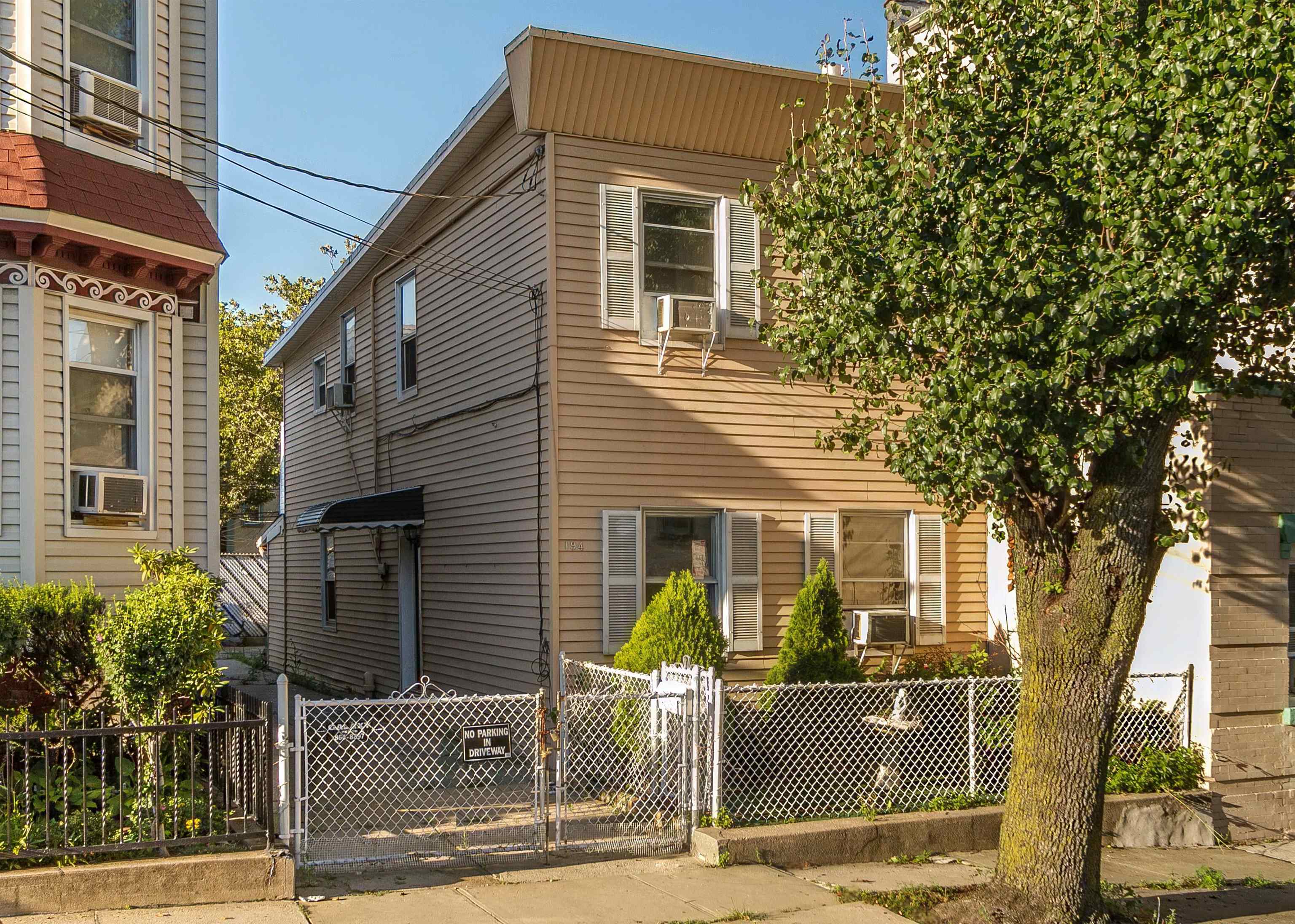 194 HOPKINS AVE