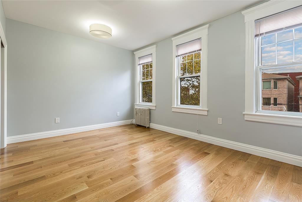 29 MILTON AVE
