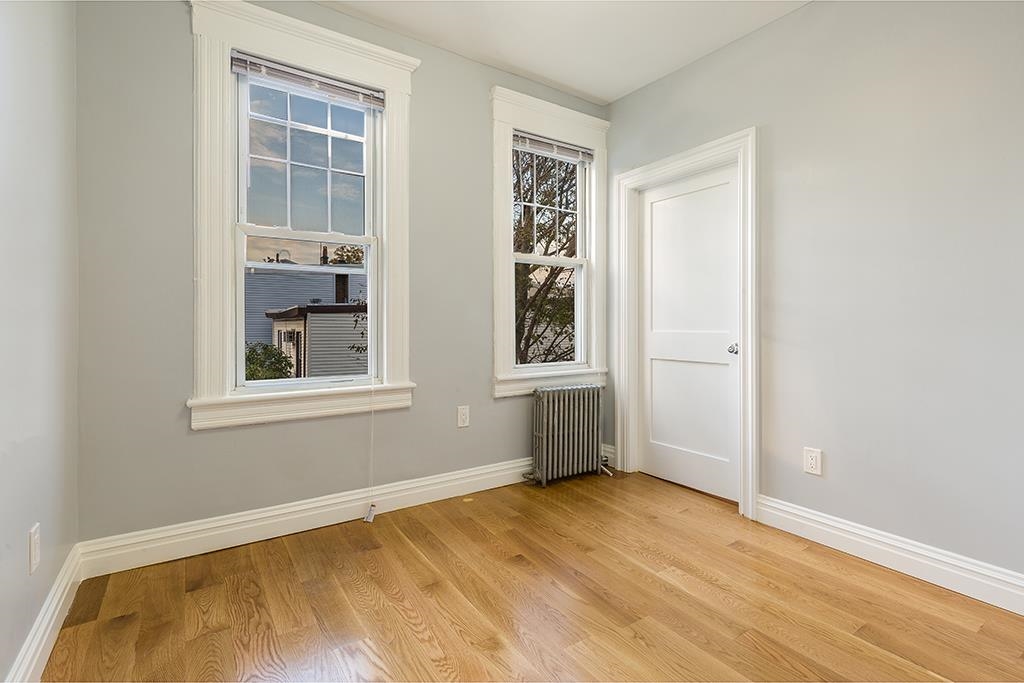 29 MILTON AVE