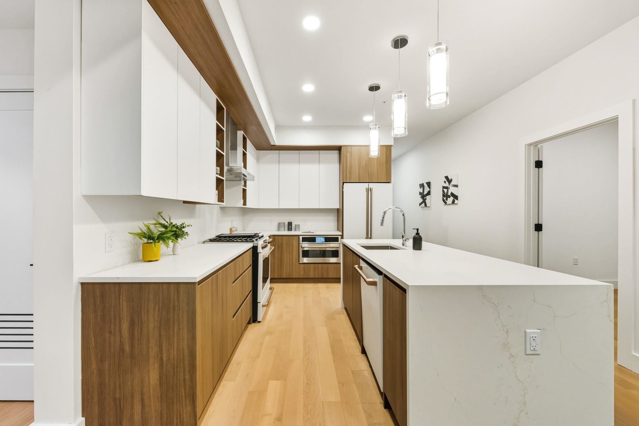 160 BRUNSWICK ST Unit: 401