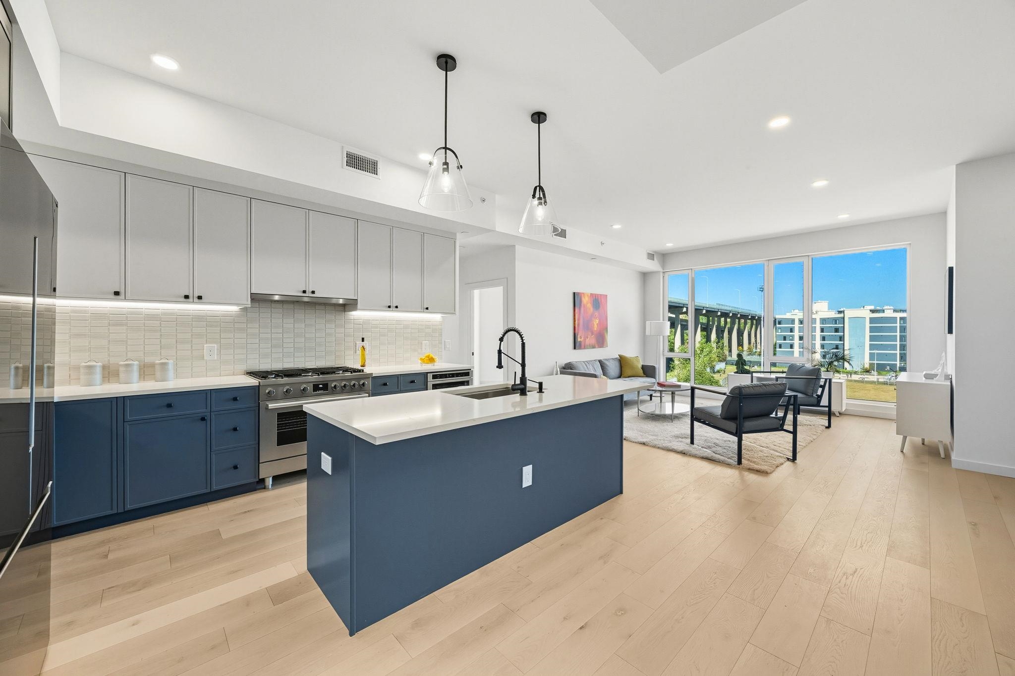 425 3RD ST Unit: 401