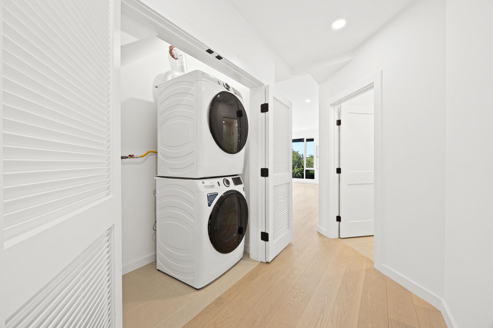 425 3RD ST Unit: 402