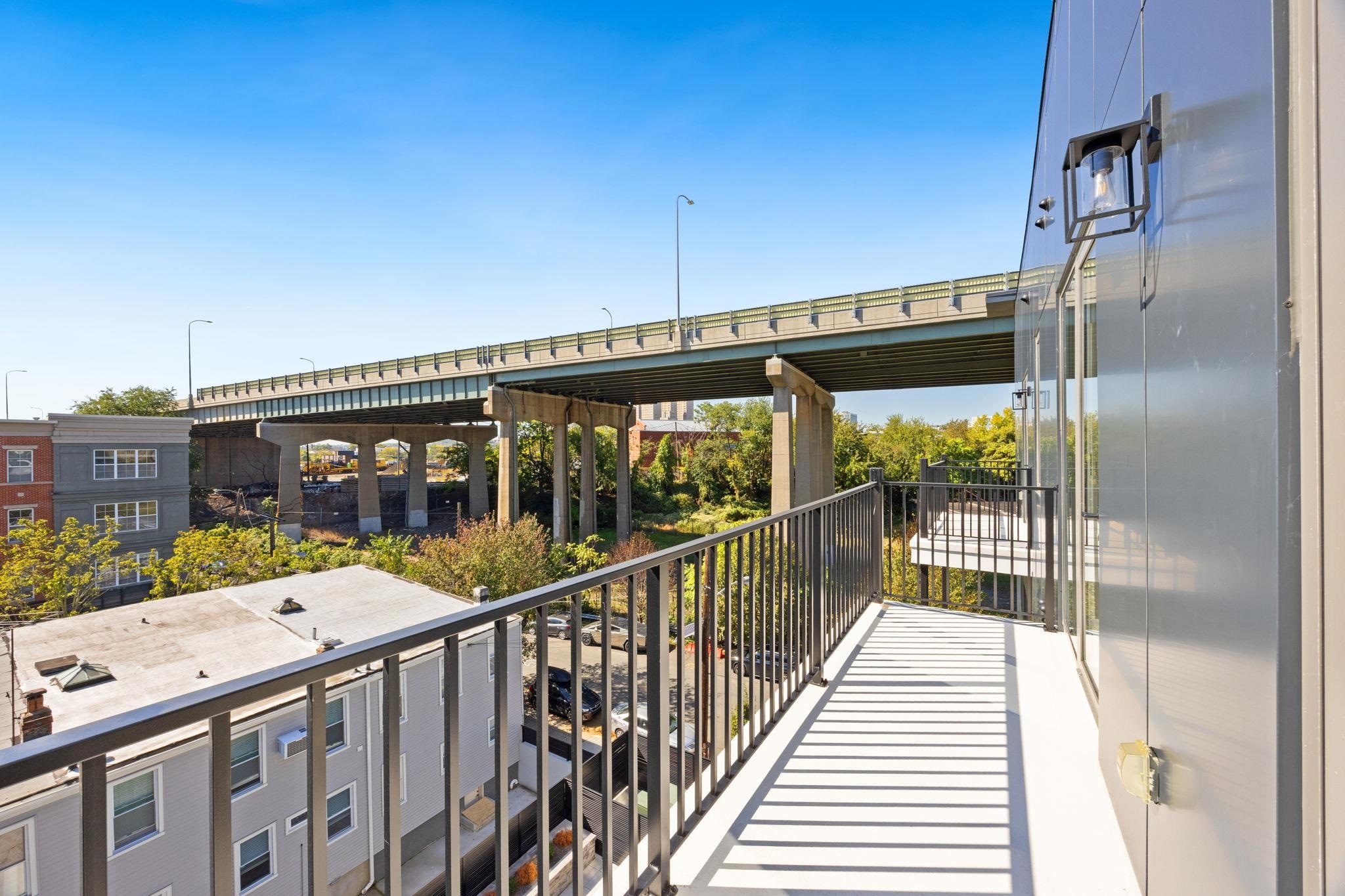 425 3RD ST Unit: 402