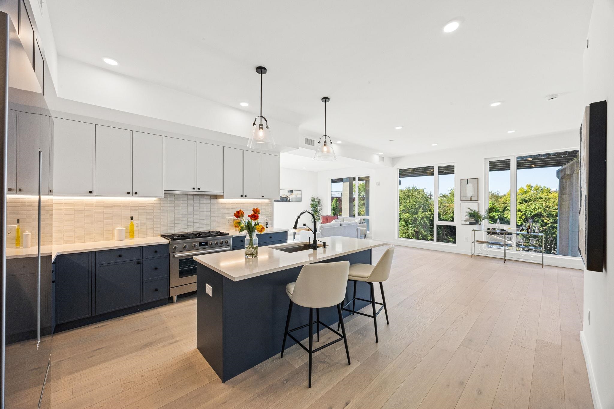 425 3RD ST Unit: 402