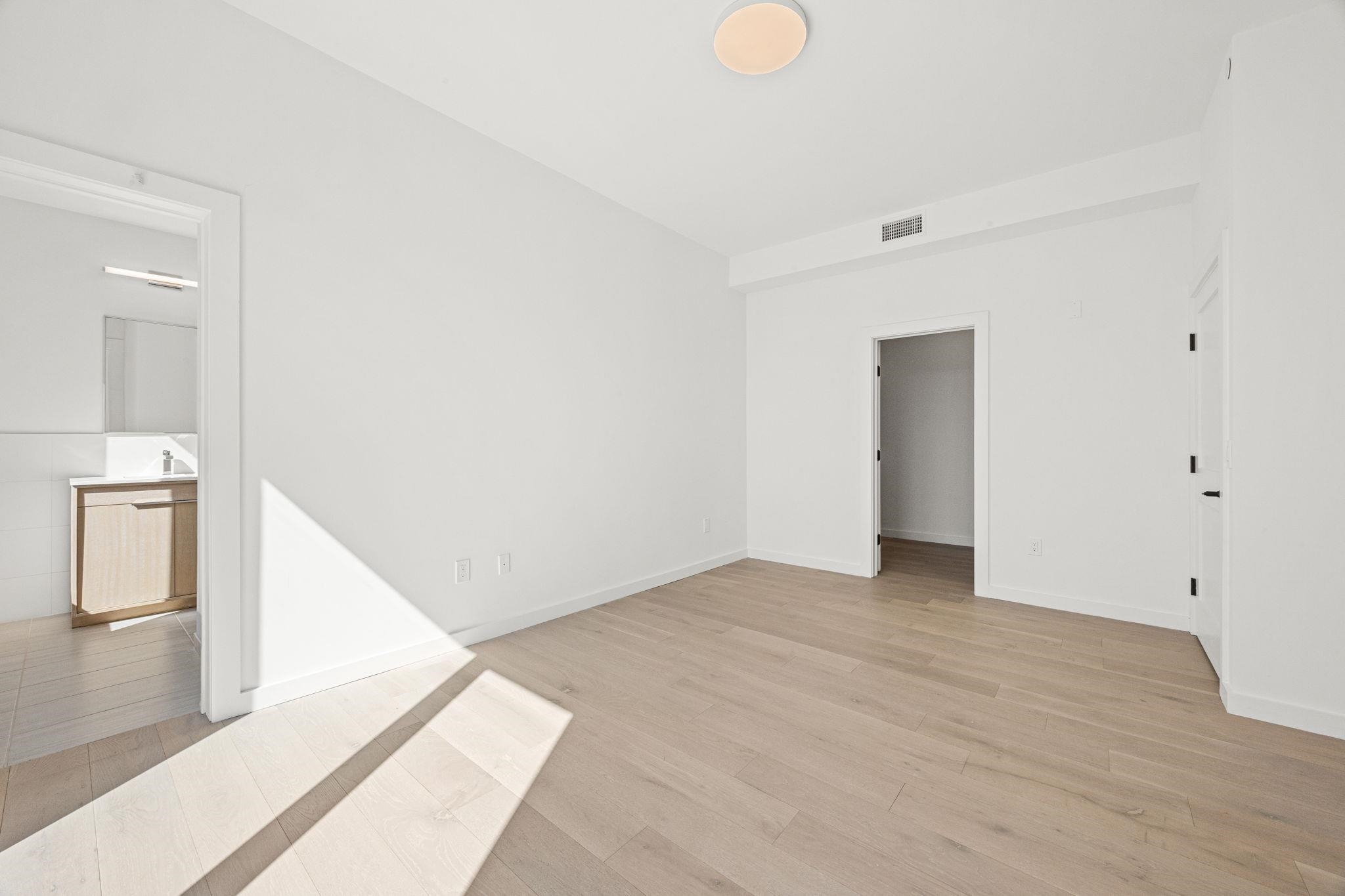 425 3RD ST Unit: 402