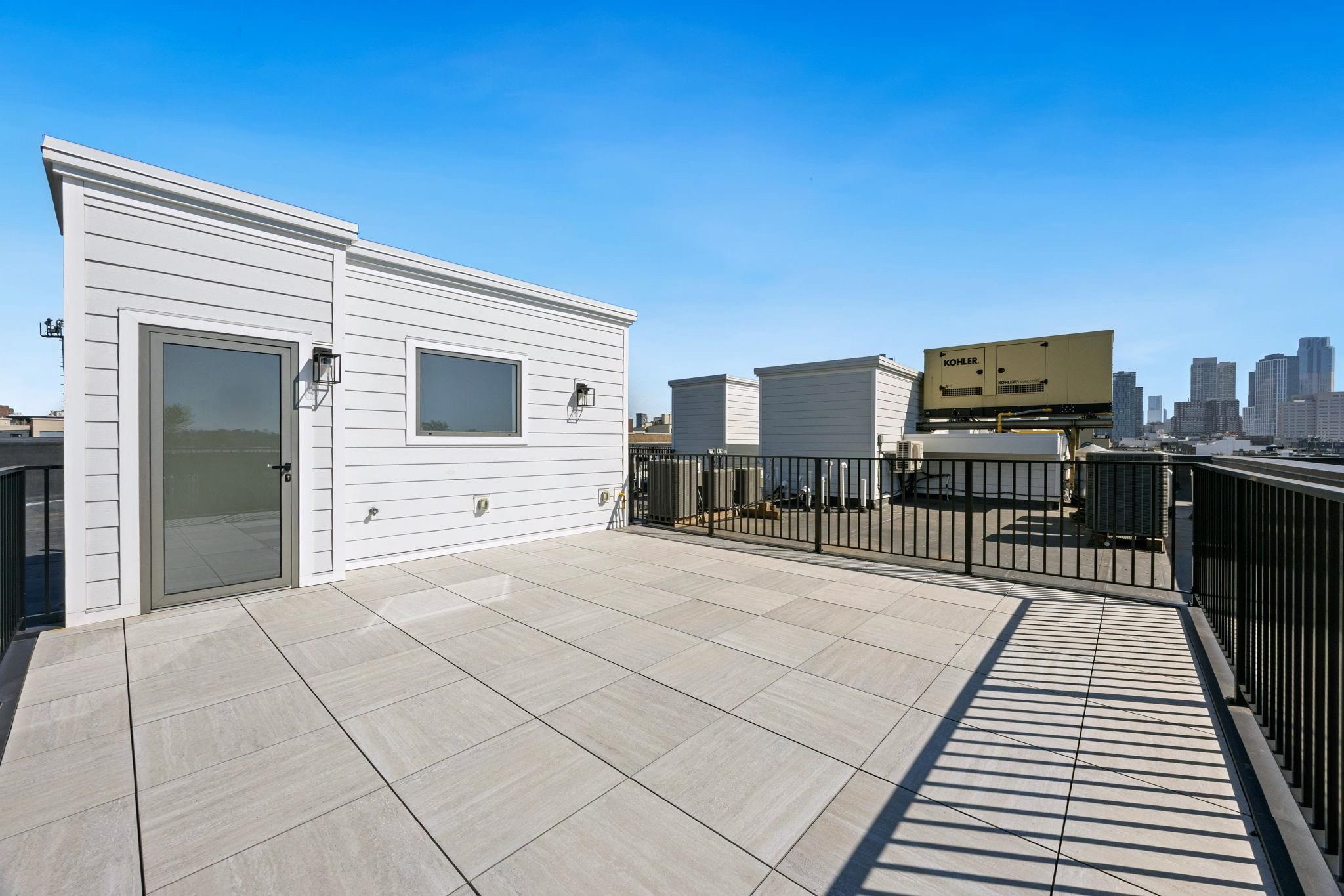 425 3RD ST Unit: 402