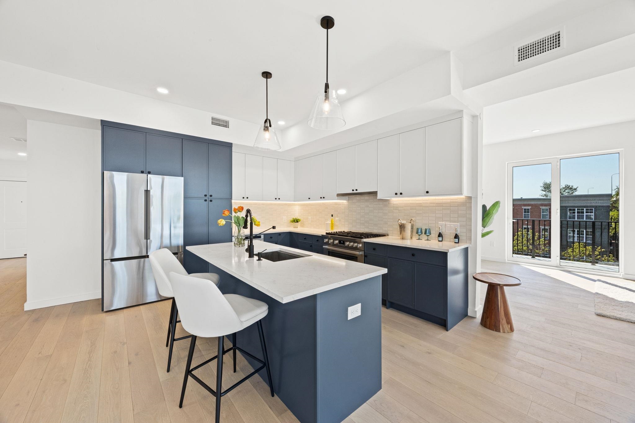 425 3RD ST Unit: 402