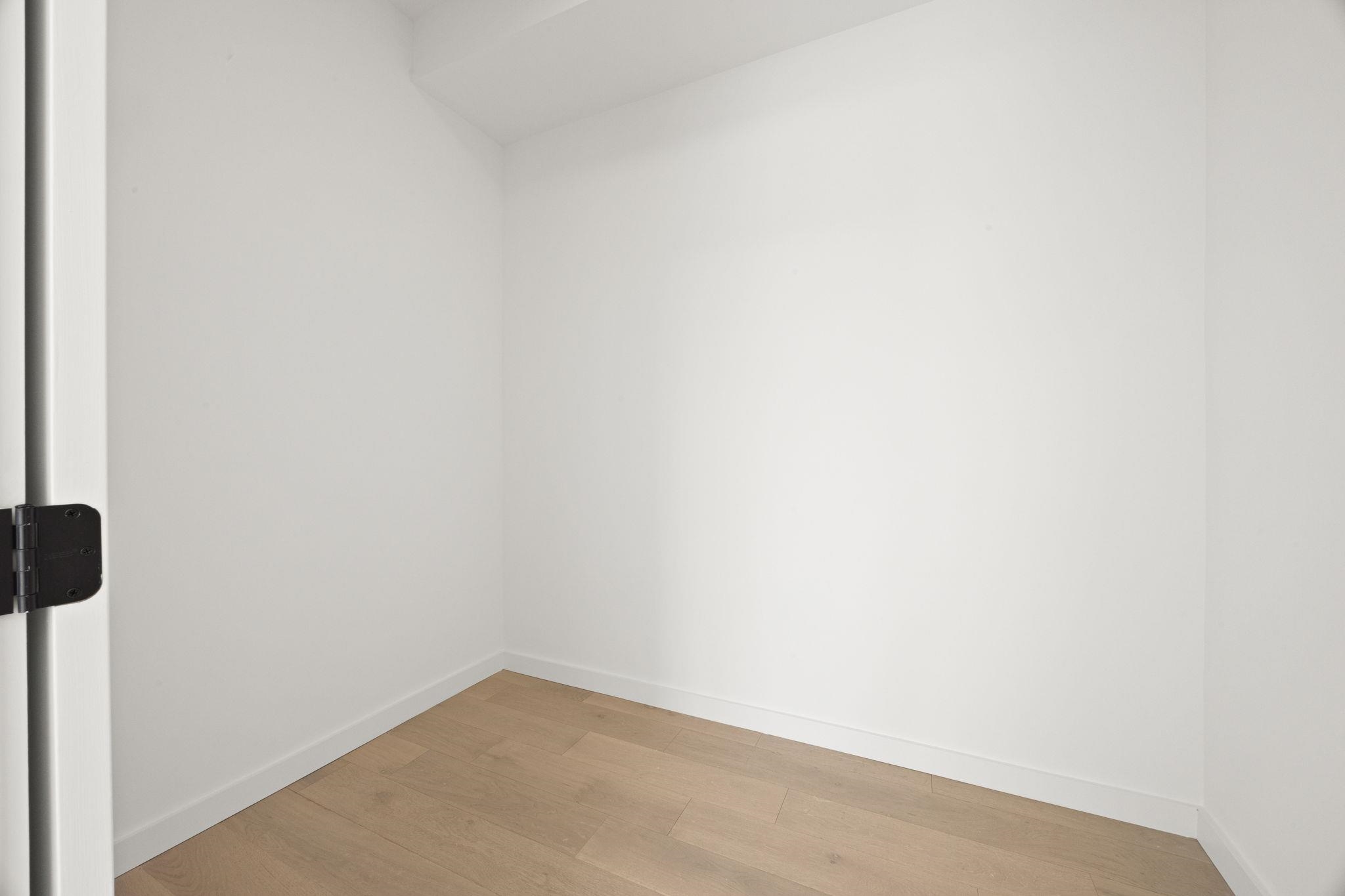 425 3RD ST Unit: 402