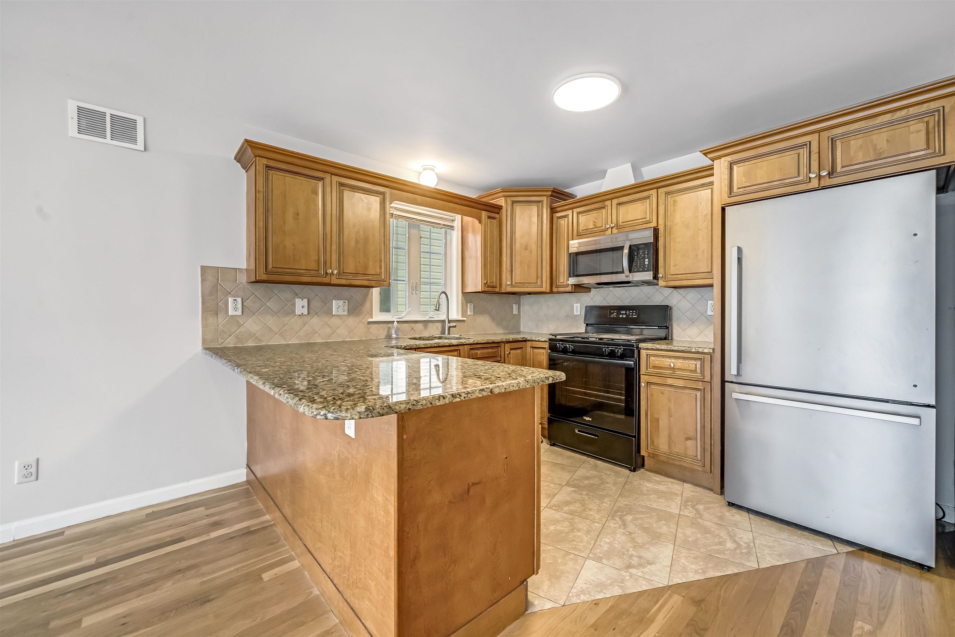 3 MONTROSE AVE Unit: 1