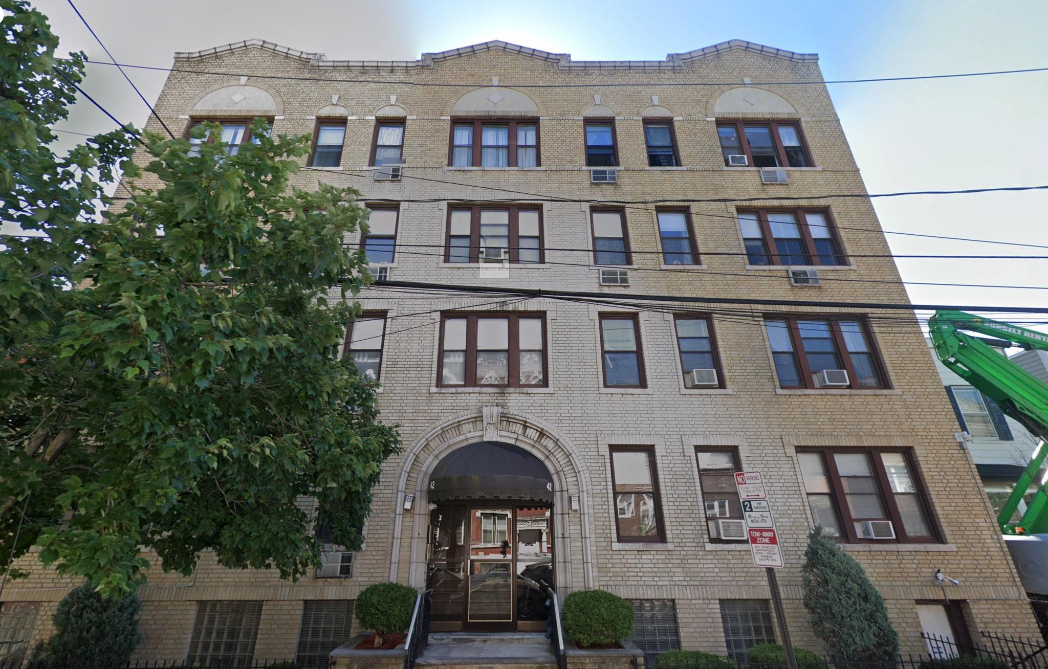 42 VAN WAGENEN AVE