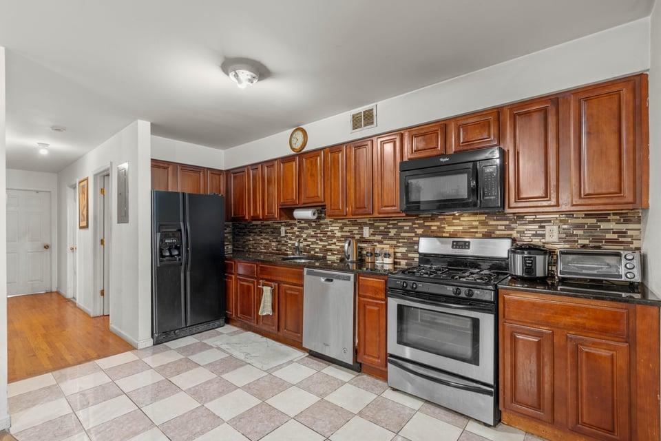 41 TERHUNE AVE
