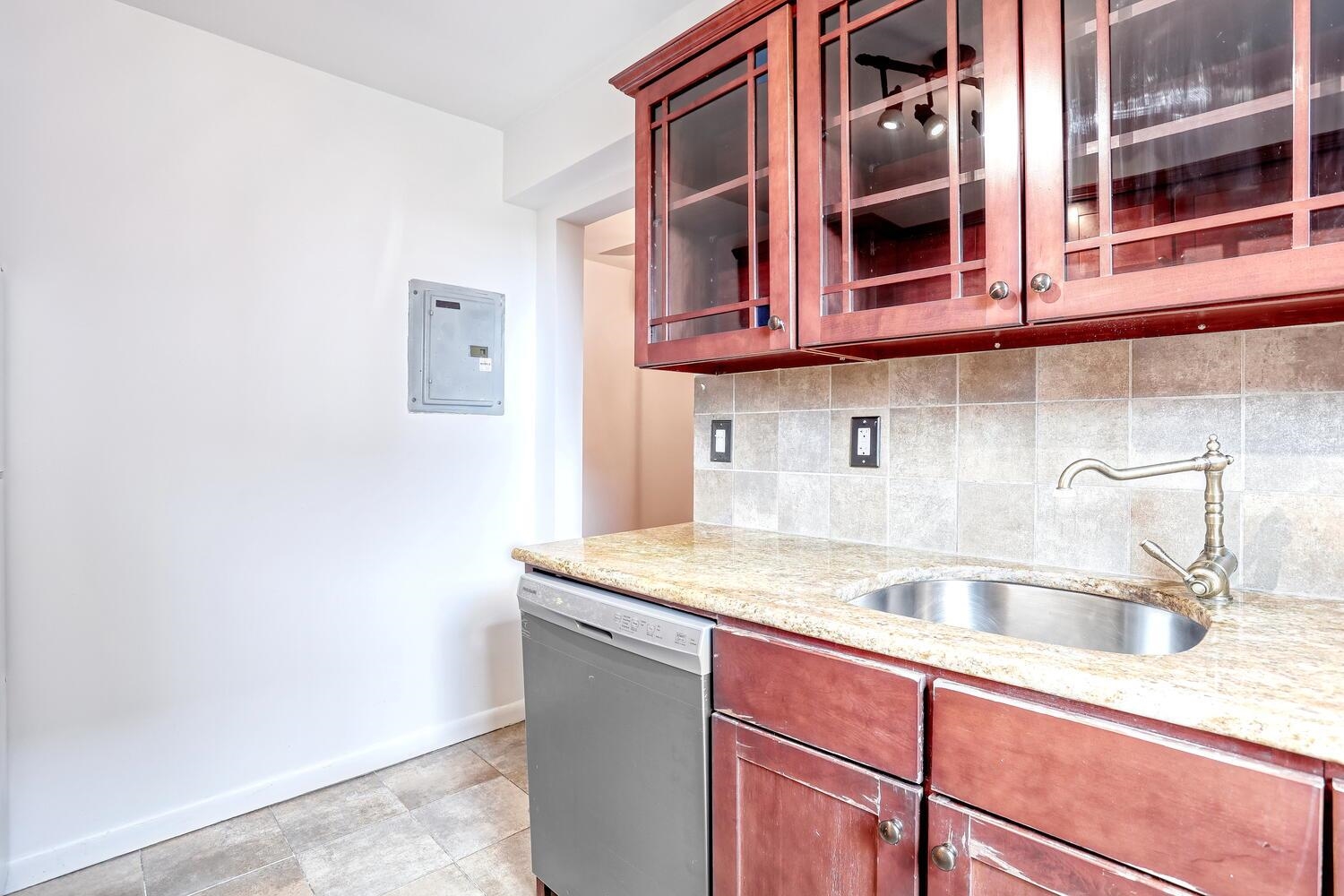 326 BRIDGE PLAZA NORTH Unit: 5D