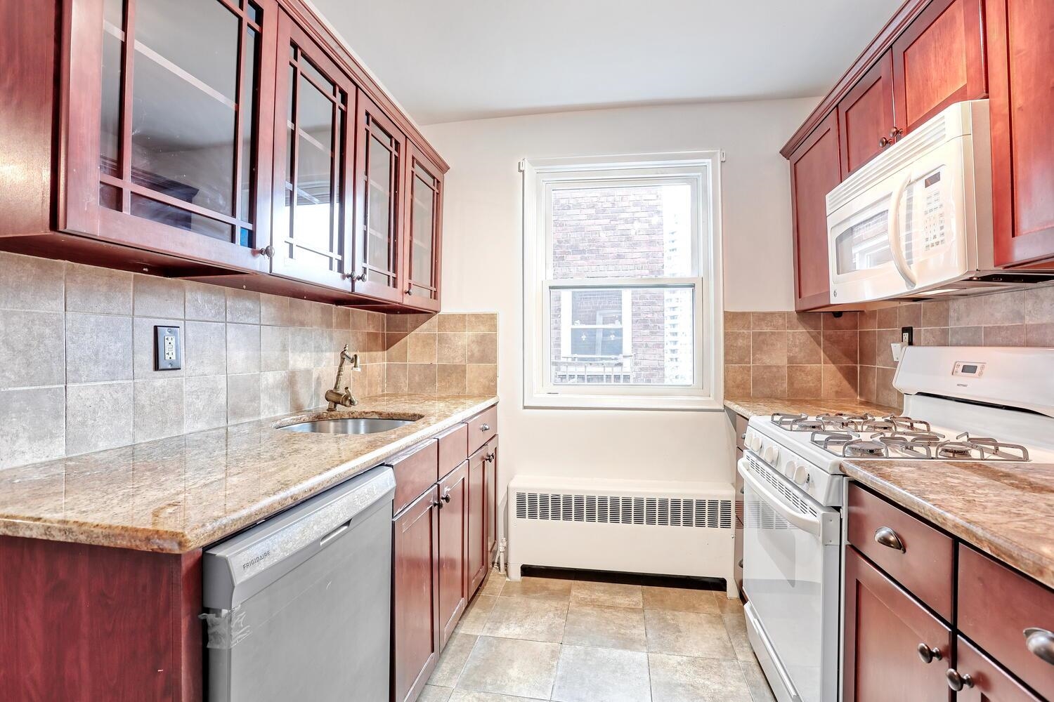 326 BRIDGE PLAZA NORTH Unit: 5D