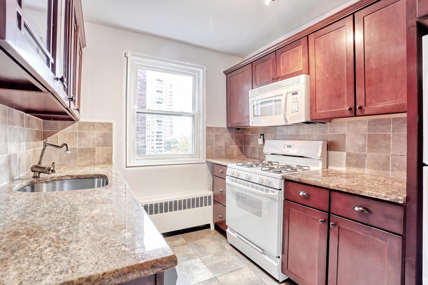 326 BRIDGE PLAZA NORTH Unit: 5D