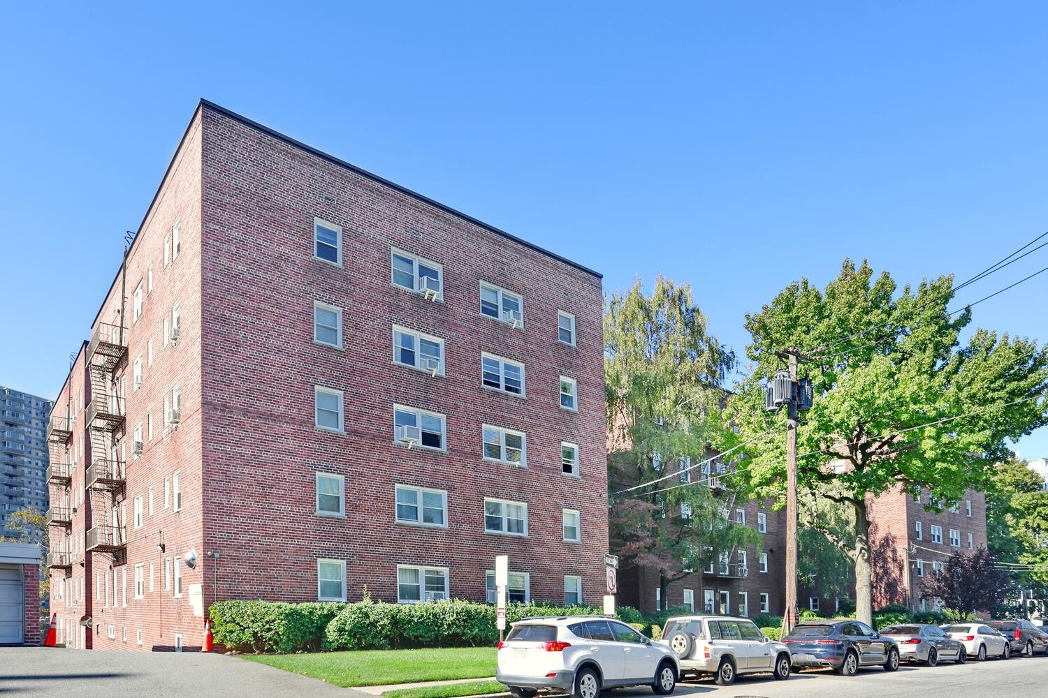 326 BRIDGE PLAZA NORTH Unit: 5D