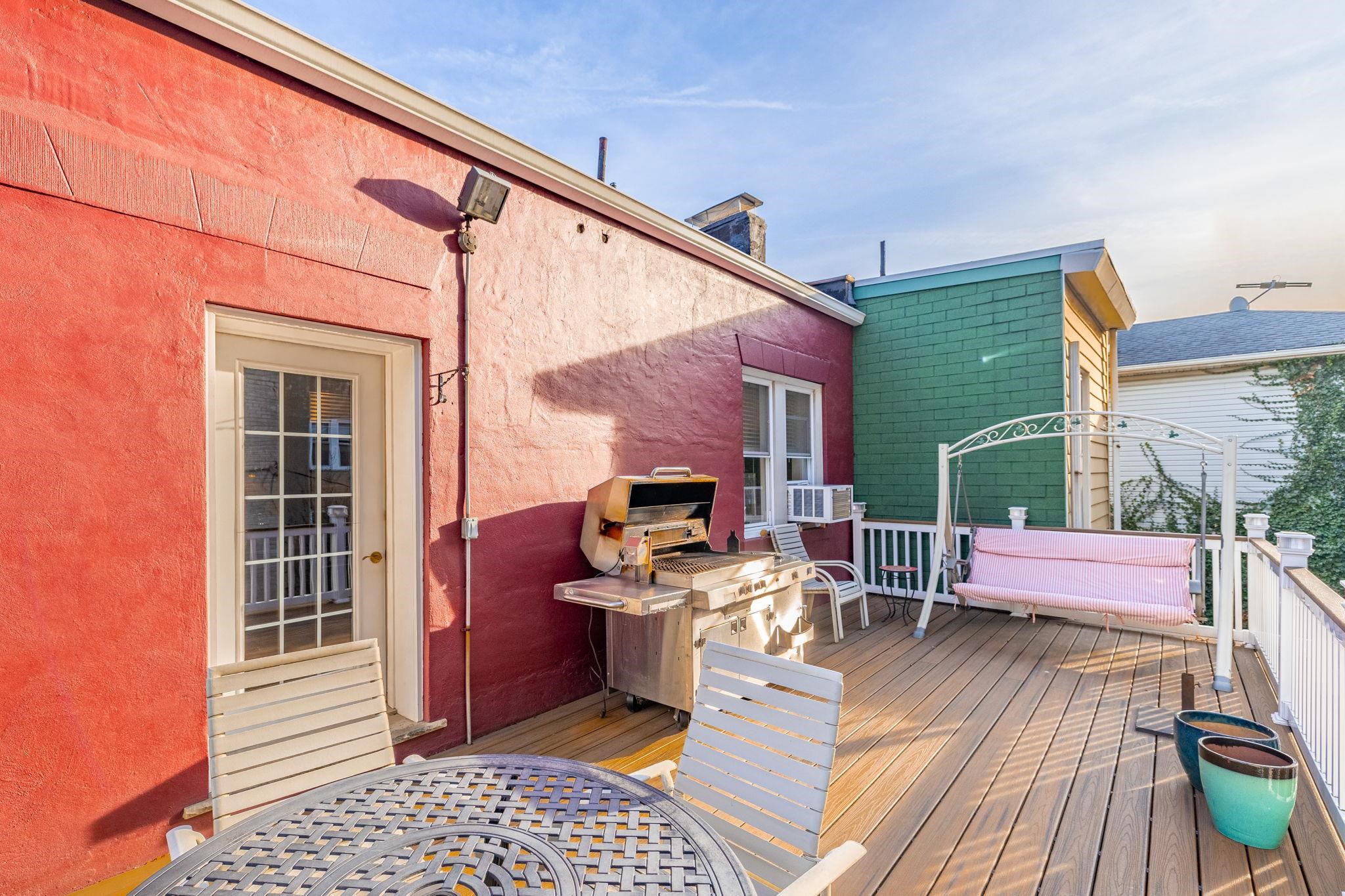 895 SUMMIT AVE