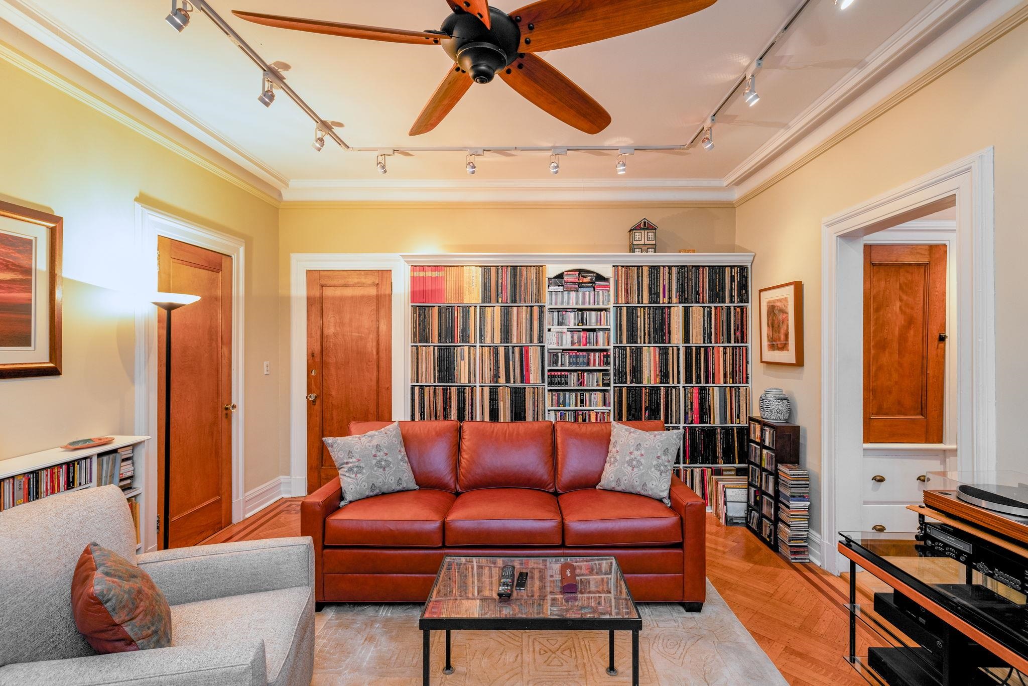 895 SUMMIT AVE