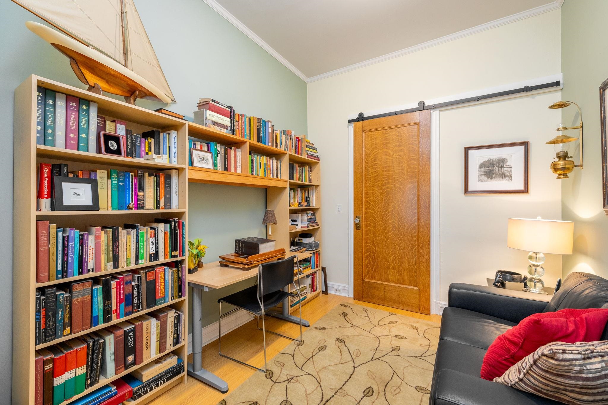 895 SUMMIT AVE