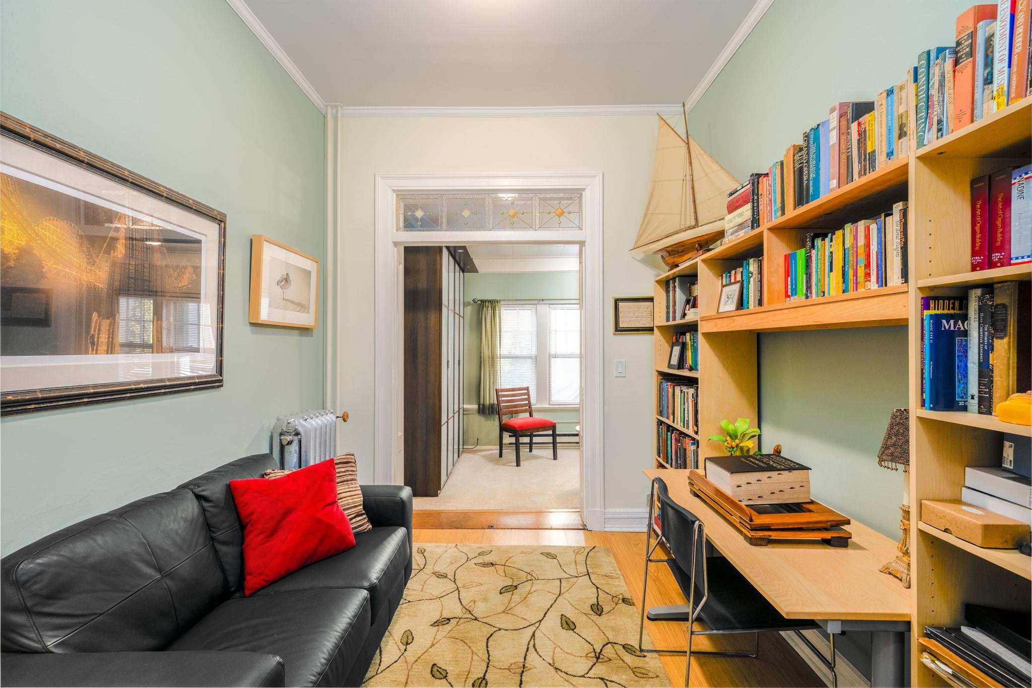 895 SUMMIT AVE