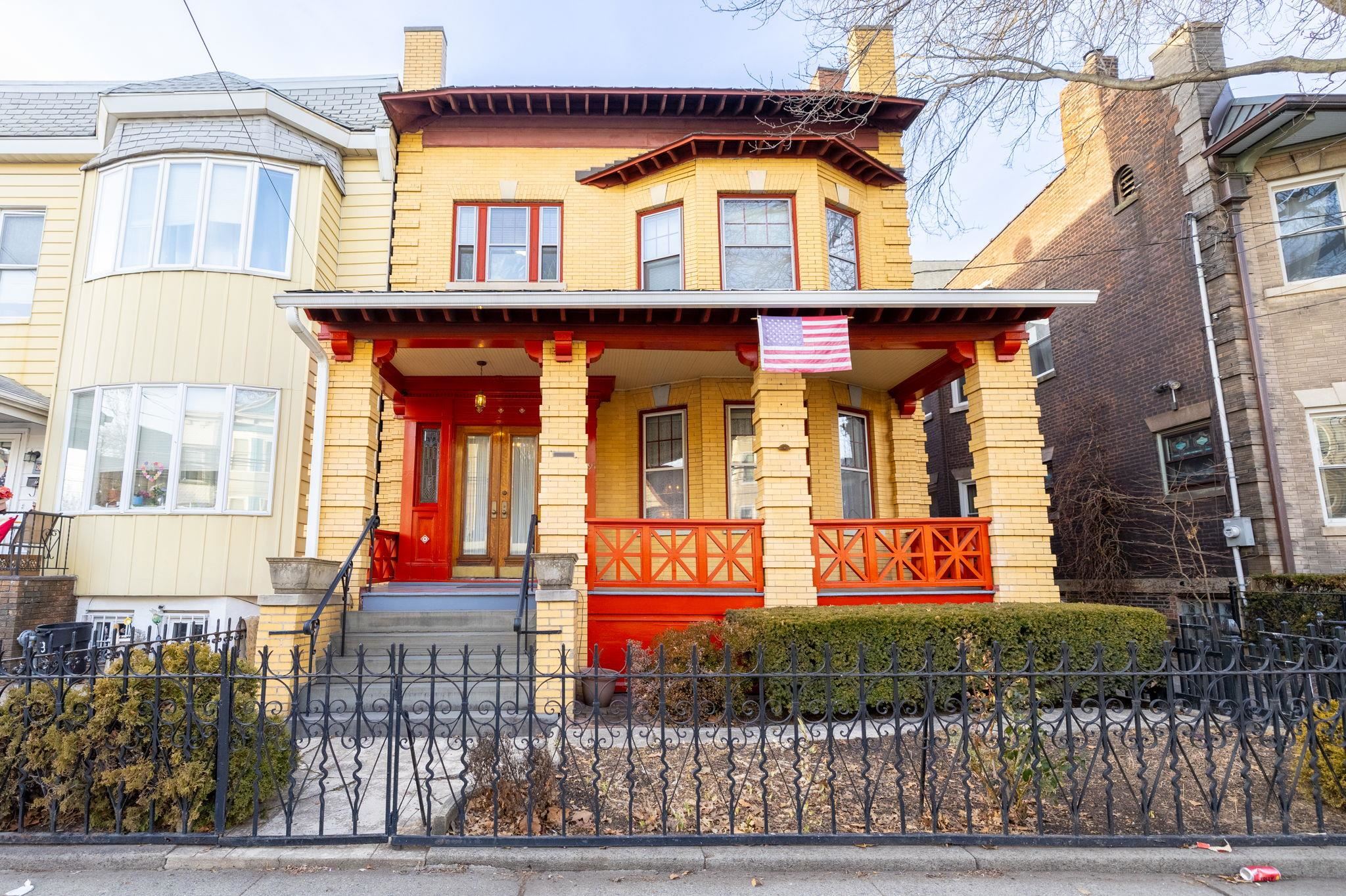 895 SUMMIT AVE